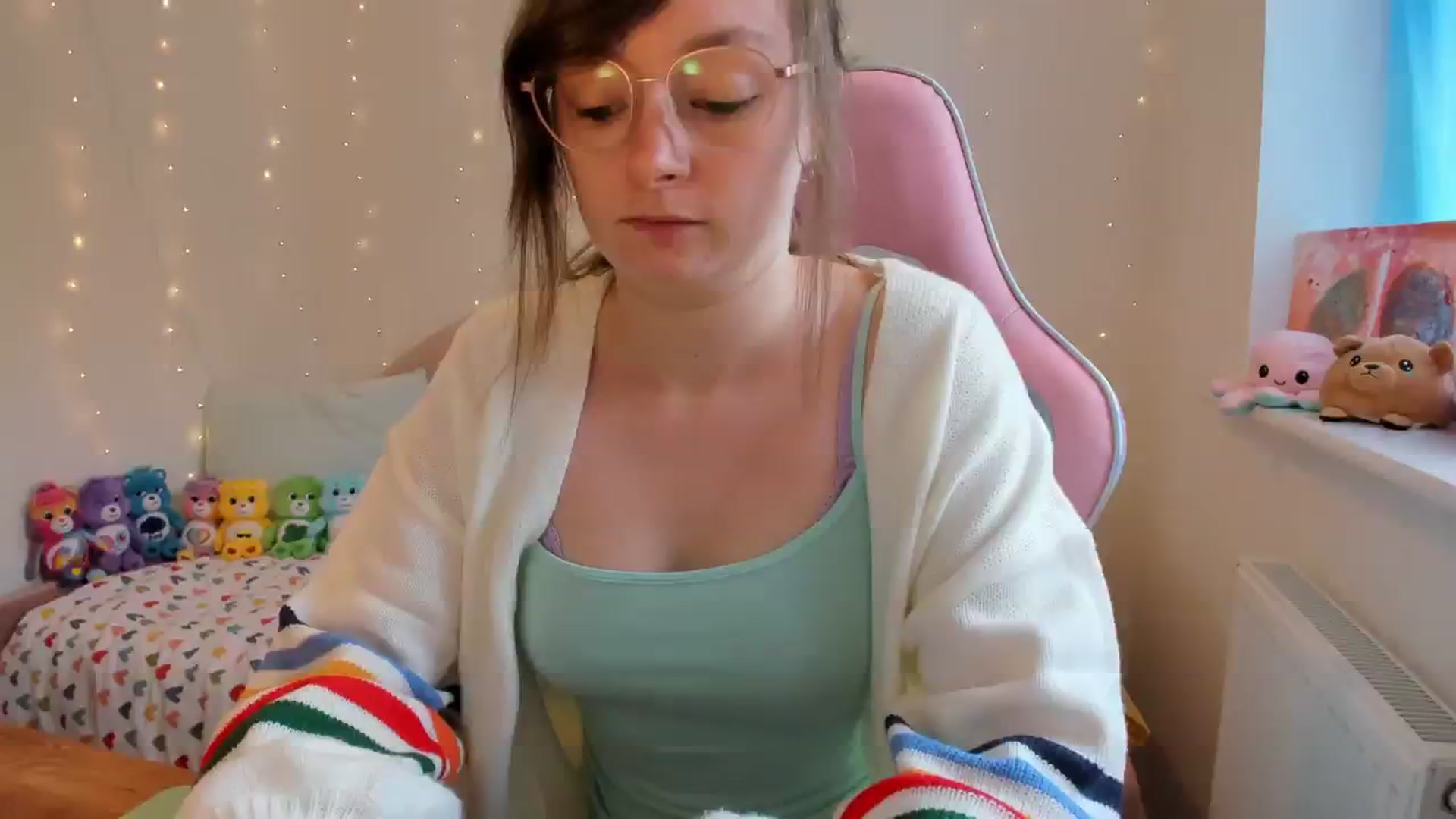 Gallery image thumbnail from JessieBear_'s myfreecams stream on, 10/17/2023, 16:06 image 7 of 20