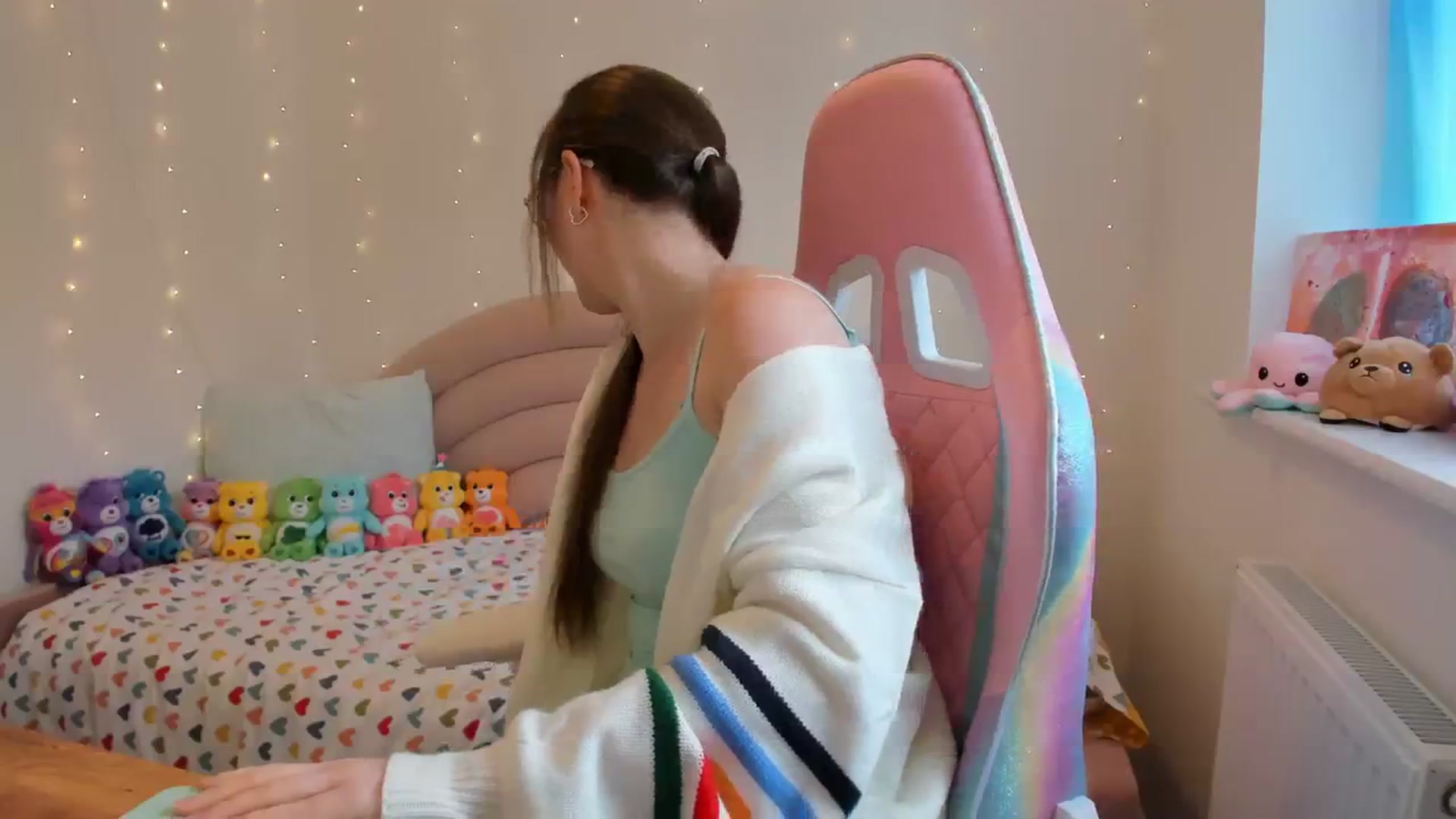 Gallery image thumbnail from JessieBear_'s myfreecams stream on, 10/17/2023, 16:06 image 2 of 20