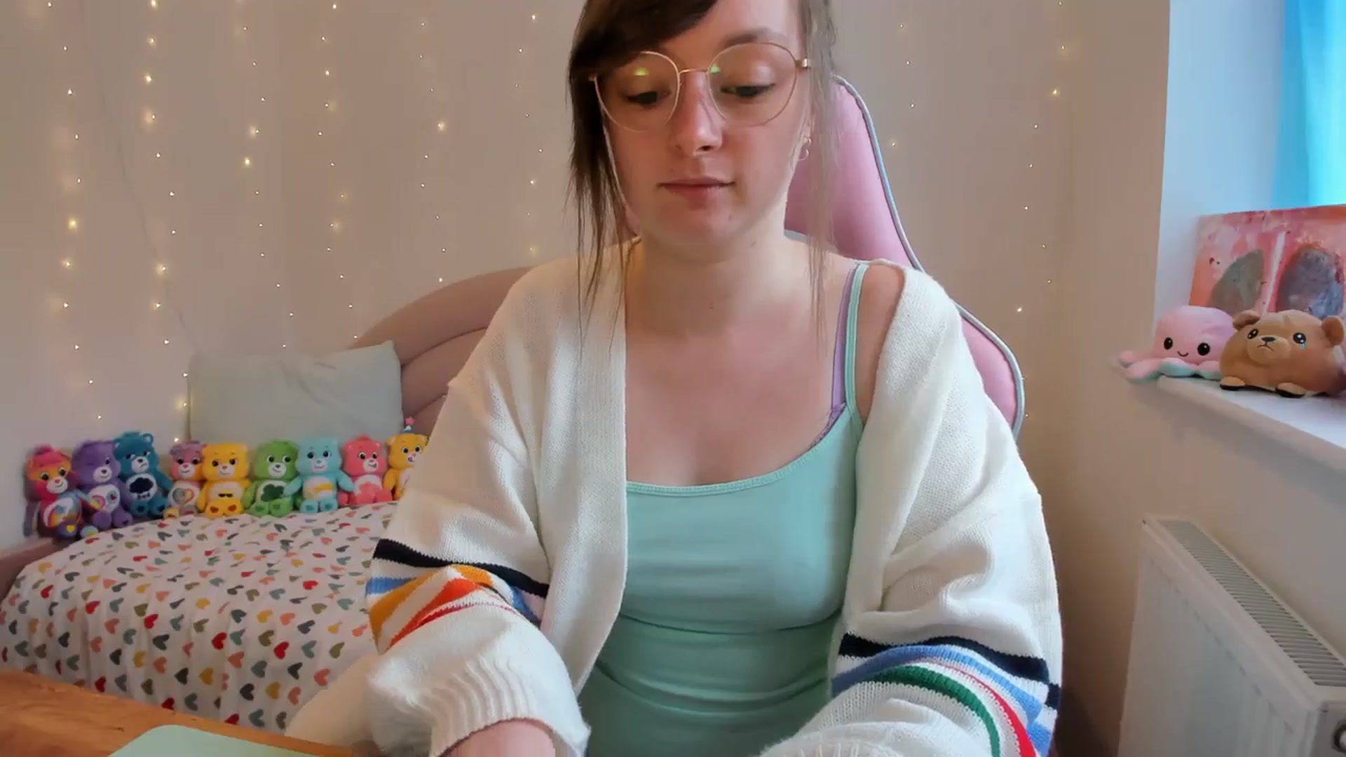 Gallery image thumbnail from JessieBear_'s myfreecams stream on, 10/17/2023, 16:06 image 4 of 20