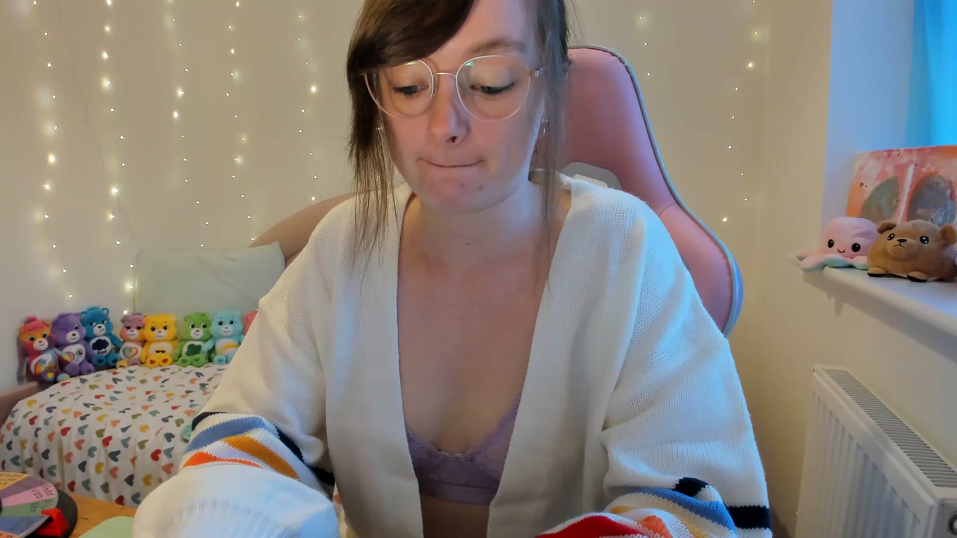 Gallery image thumbnail from JessieBear_'s myfreecams stream on, 10/17/2023, 17:08 image 3 of 20