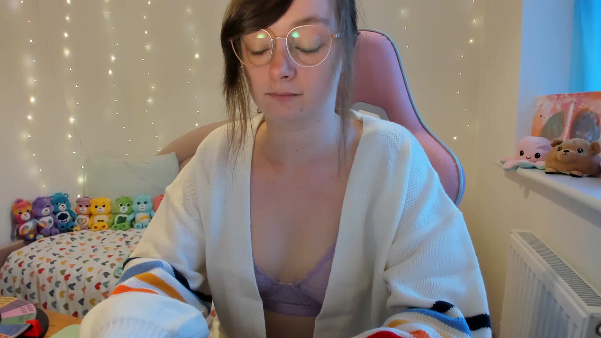 Gallery image thumbnail from JessieBear_'s myfreecams stream on, 10/17/2023, 17:08 image 2 of 20
