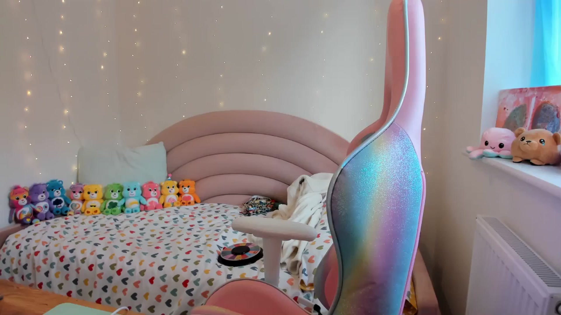 Gallery image thumbnail from JessieBear_'s myfreecams stream on, 10/18/2023, 13:15 image 8 of 20