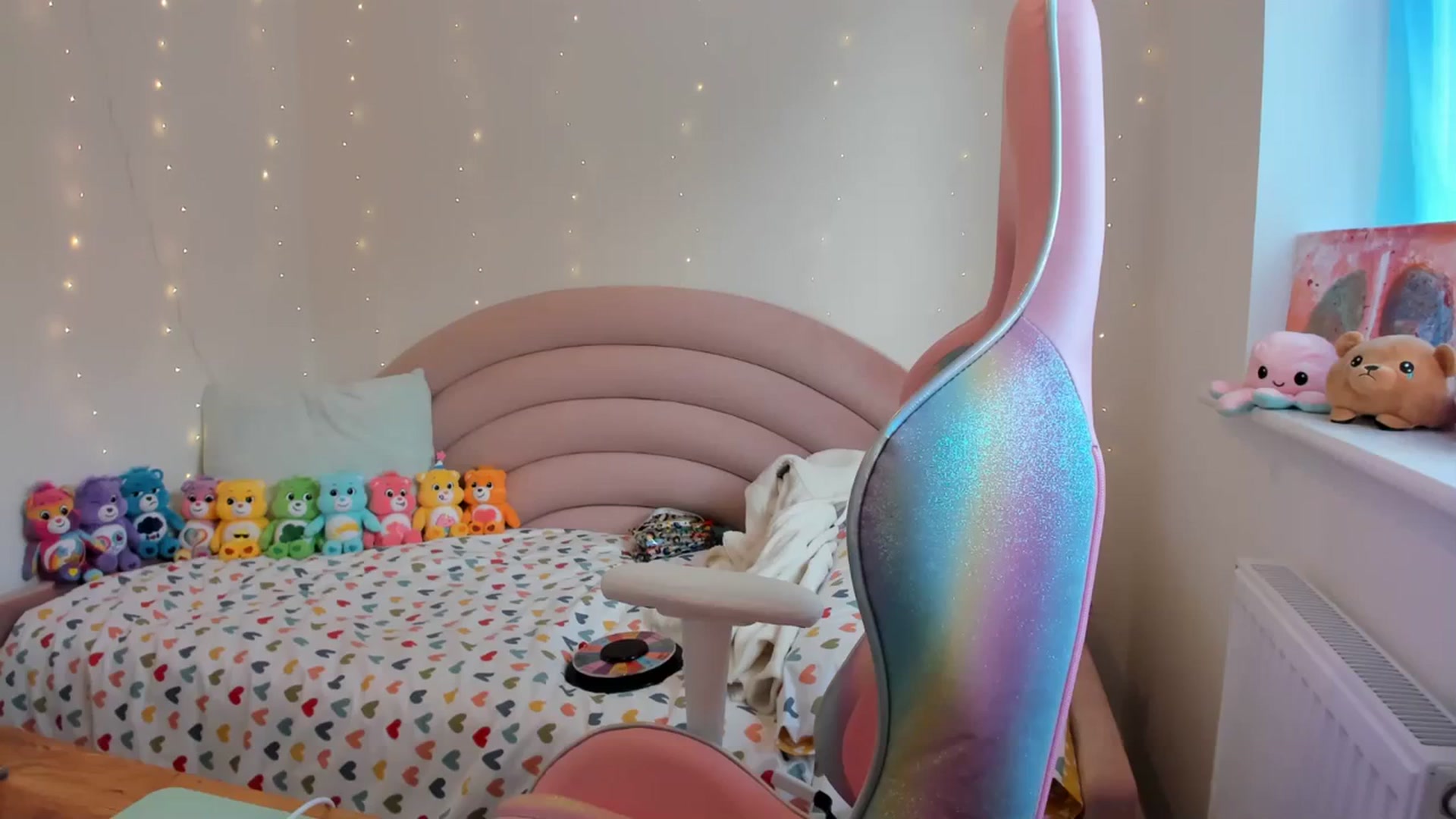 Gallery image thumbnail from JessieBear_'s myfreecams stream on, 10/18/2023, 13:15 image 4 of 20