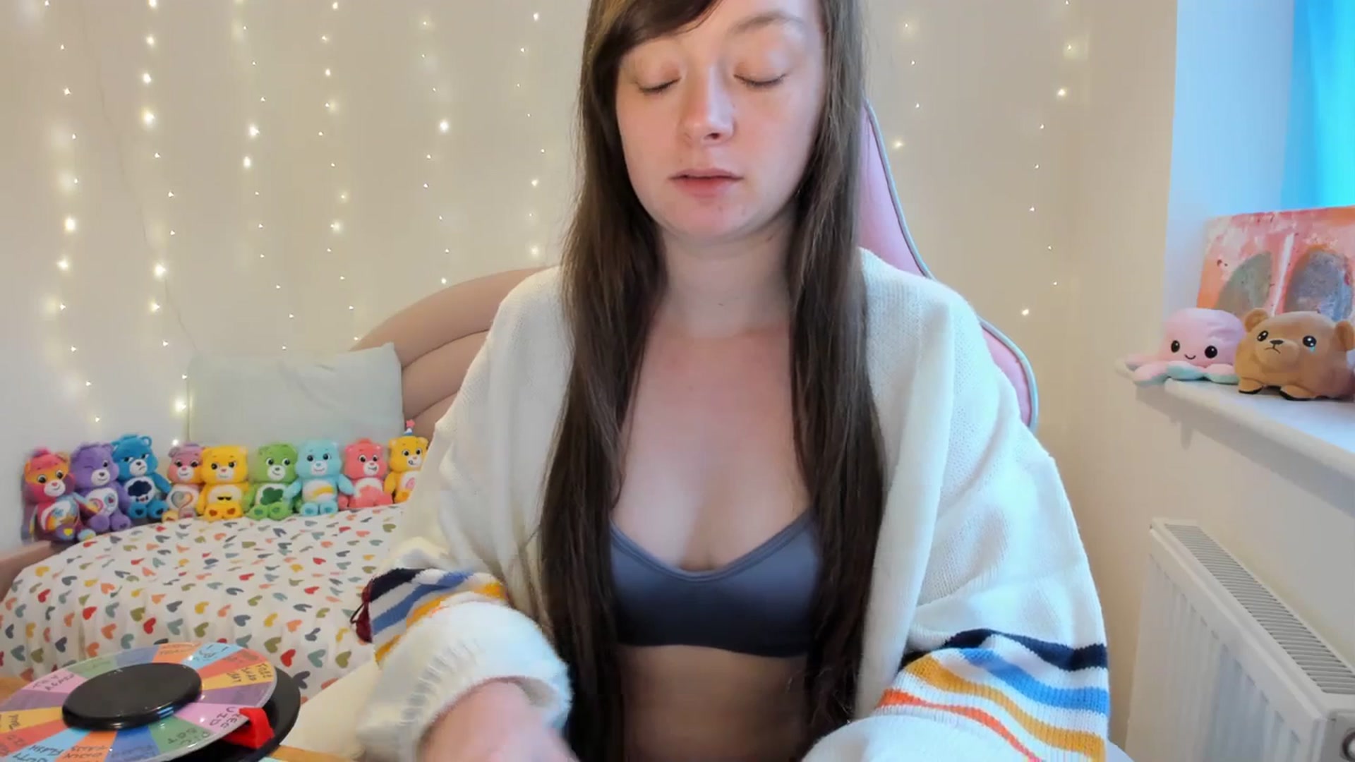 Gallery image thumbnail from JessieBear_'s myfreecams stream on, 10/18/2023, 15:51 image 18 of 20