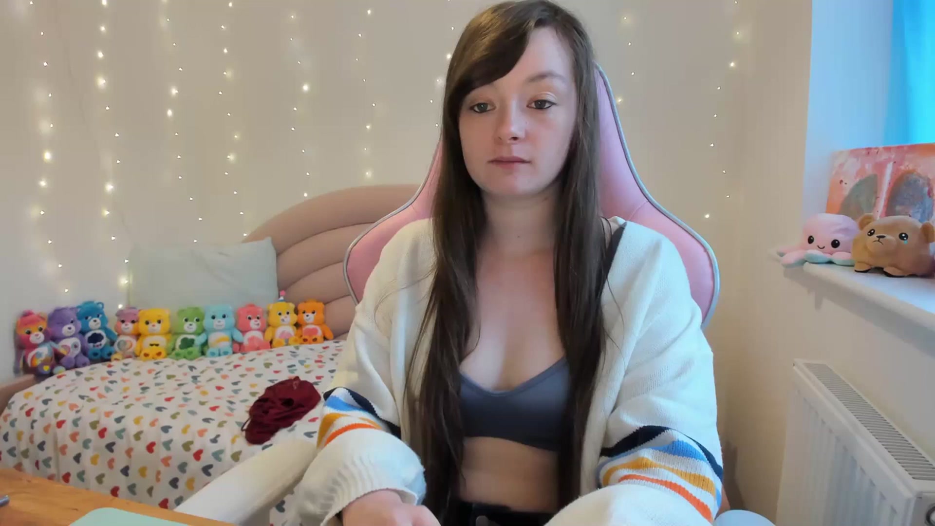 Gallery image thumbnail from JessieBear_'s myfreecams stream on, 10/18/2023, 15:51 image 17 of 20
