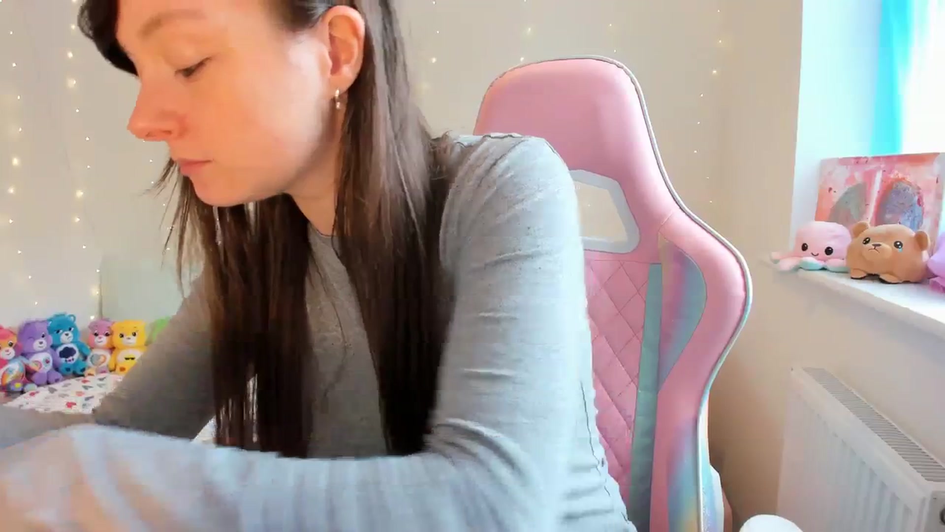 Gallery image thumbnail from JessieBear_'s myfreecams stream on, 10/19/2023, 14:39 image 19 of 20