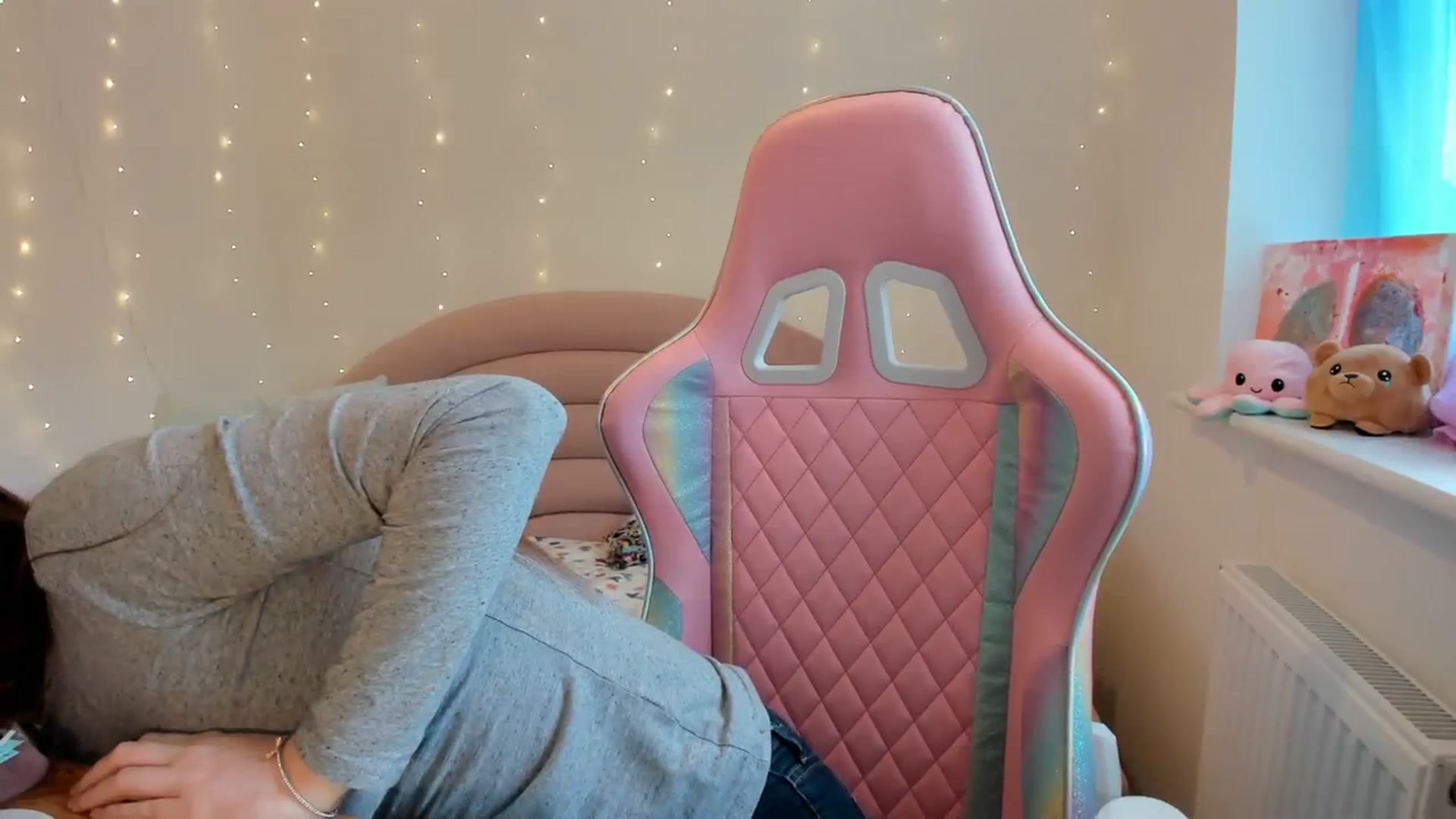 Gallery image thumbnail from JessieBear_'s myfreecams stream on, 10/19/2023, 14:39 image 13 of 20