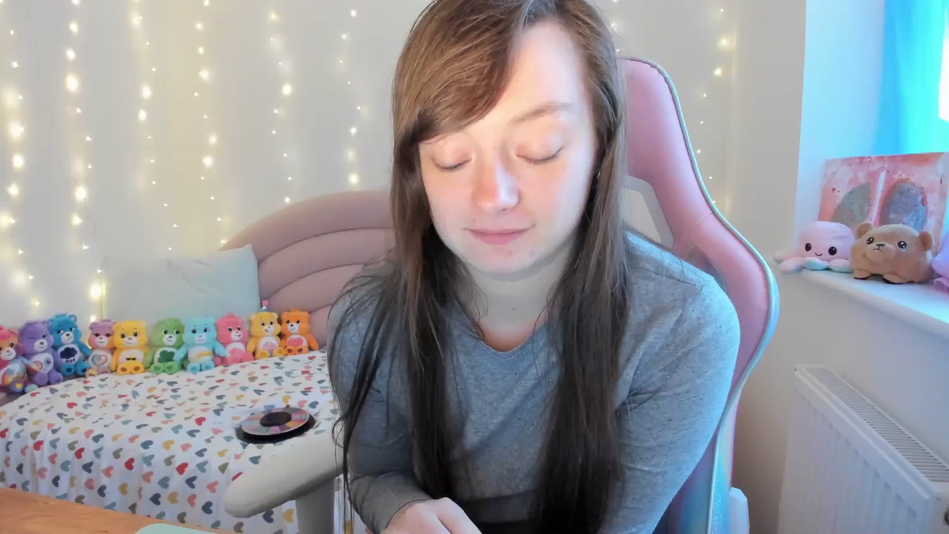 Gallery image thumbnail from JessieBear_'s myfreecams stream on, 10/19/2023, 16:59 image 17 of 20