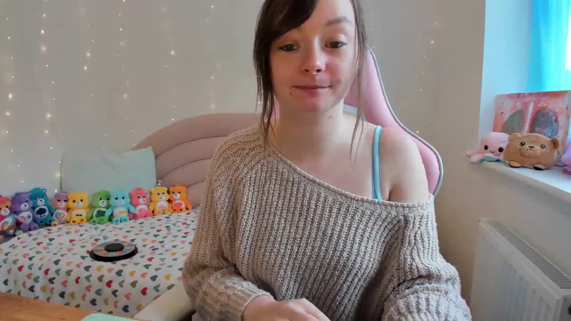 Gallery image thumbnail from JessieBear_'s myfreecams stream on, 10/23/2023, 14:11 image 16 of 20