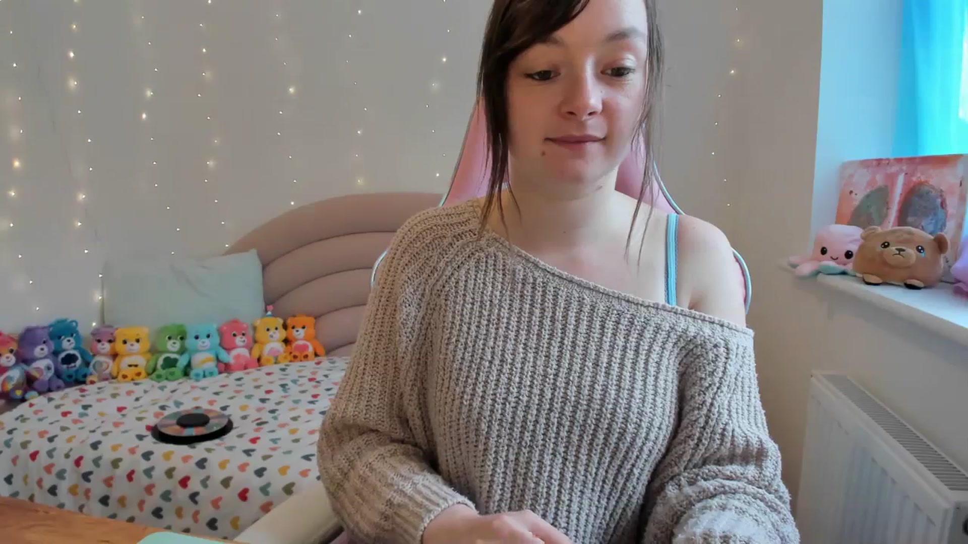 Gallery image thumbnail from JessieBear_'s myfreecams stream on, 10/23/2023, 14:41 image 15 of 20