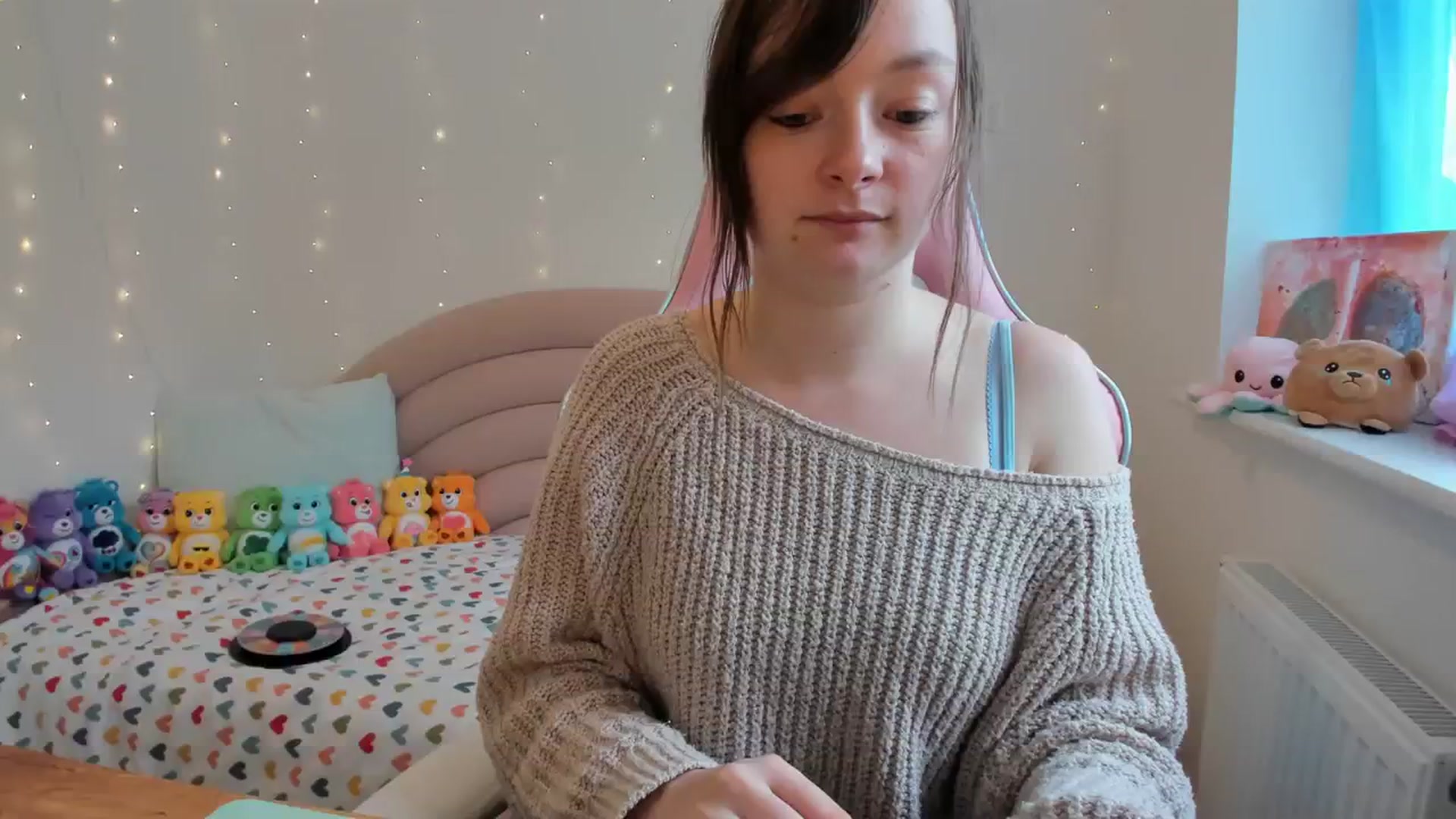 Gallery image thumbnail from JessieBear_'s myfreecams stream on, 10/23/2023, 14:41 image 1 of 20