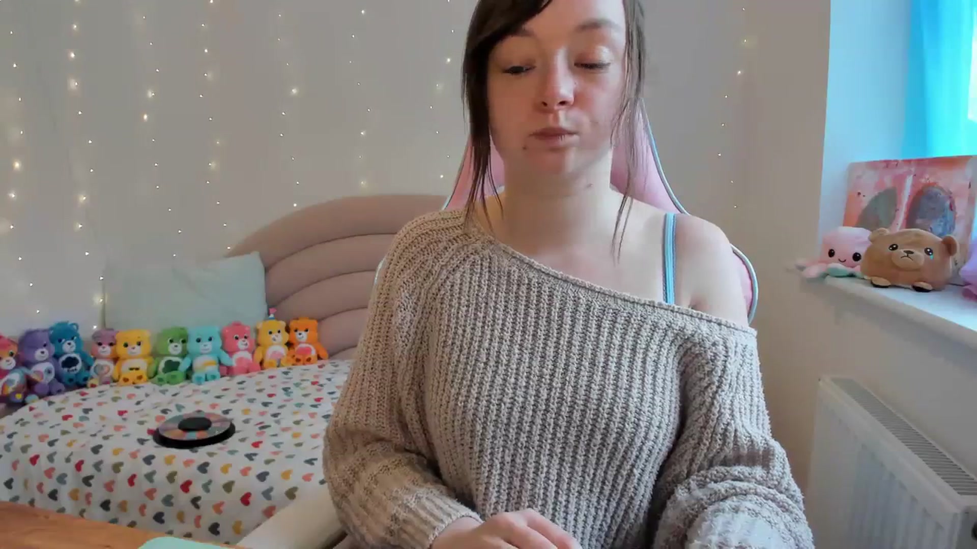 Gallery image thumbnail from JessieBear_'s myfreecams stream on, 10/23/2023, 14:41 image 14 of 20