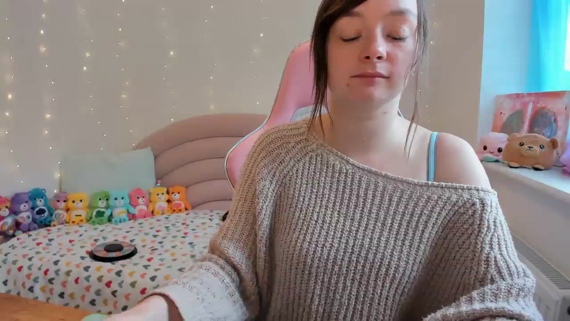 Gallery image thumbnail from JessieBear_'s myfreecams stream on, 10/23/2023, 14:41 image 12 of 20