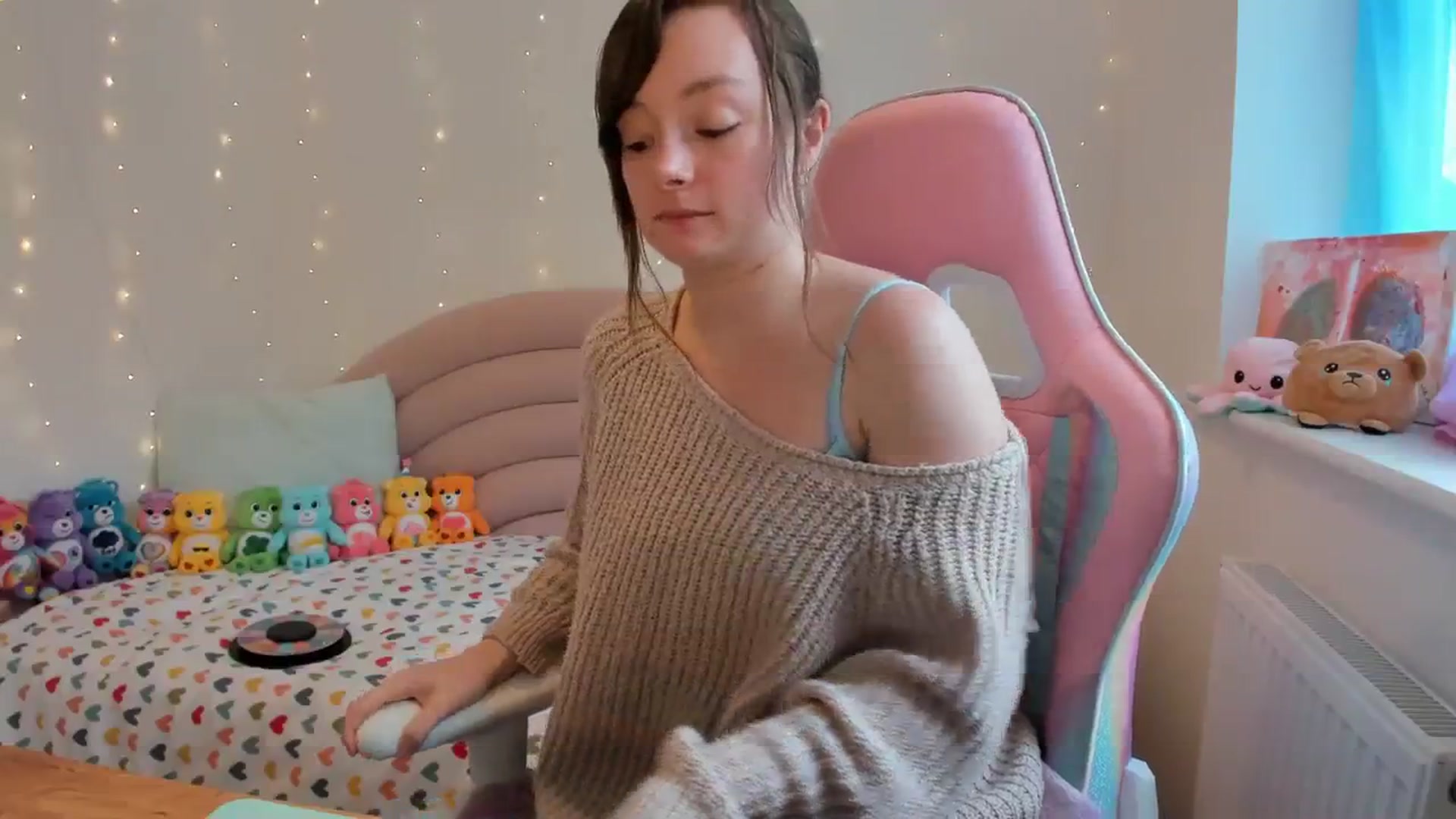 Gallery image thumbnail from JessieBear_'s myfreecams stream on, 10/23/2023, 14:41 image 18 of 20