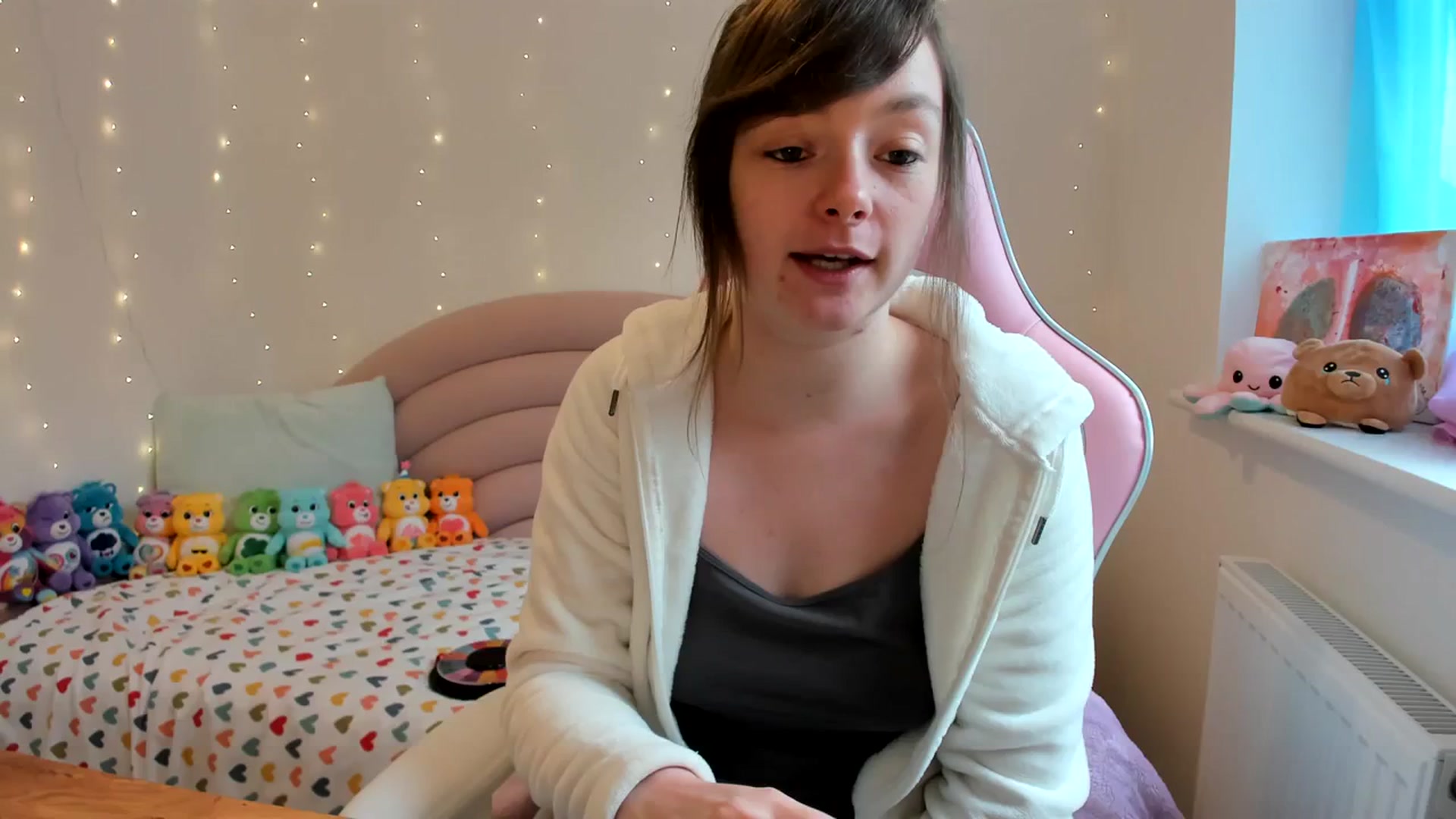 Gallery image thumbnail from JessieBear_'s myfreecams stream on, 10/24/2023, 14:23 image 1 of 20