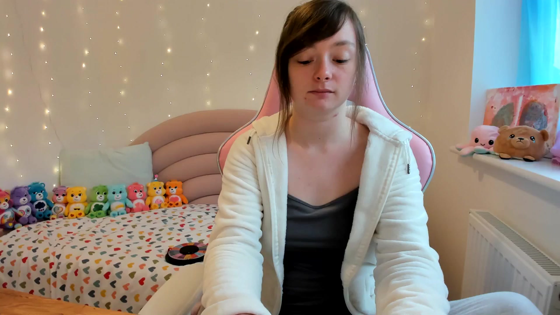 Gallery image thumbnail from JessieBear_'s myfreecams stream on, 10/24/2023, 14:23 image 2 of 20