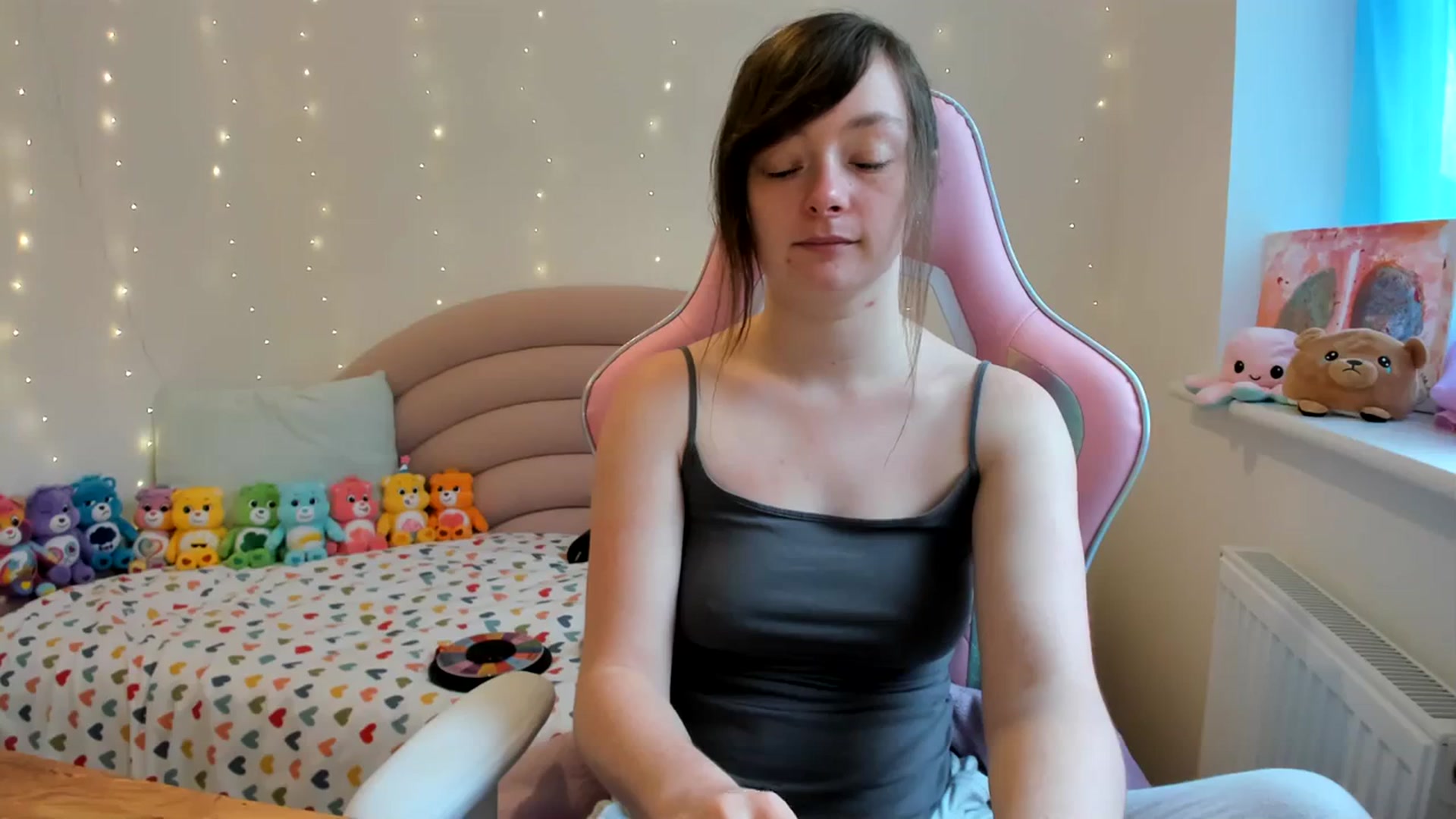 Gallery image thumbnail from JessieBear_'s myfreecams stream on, 10/24/2023, 14:23 image 7 of 20