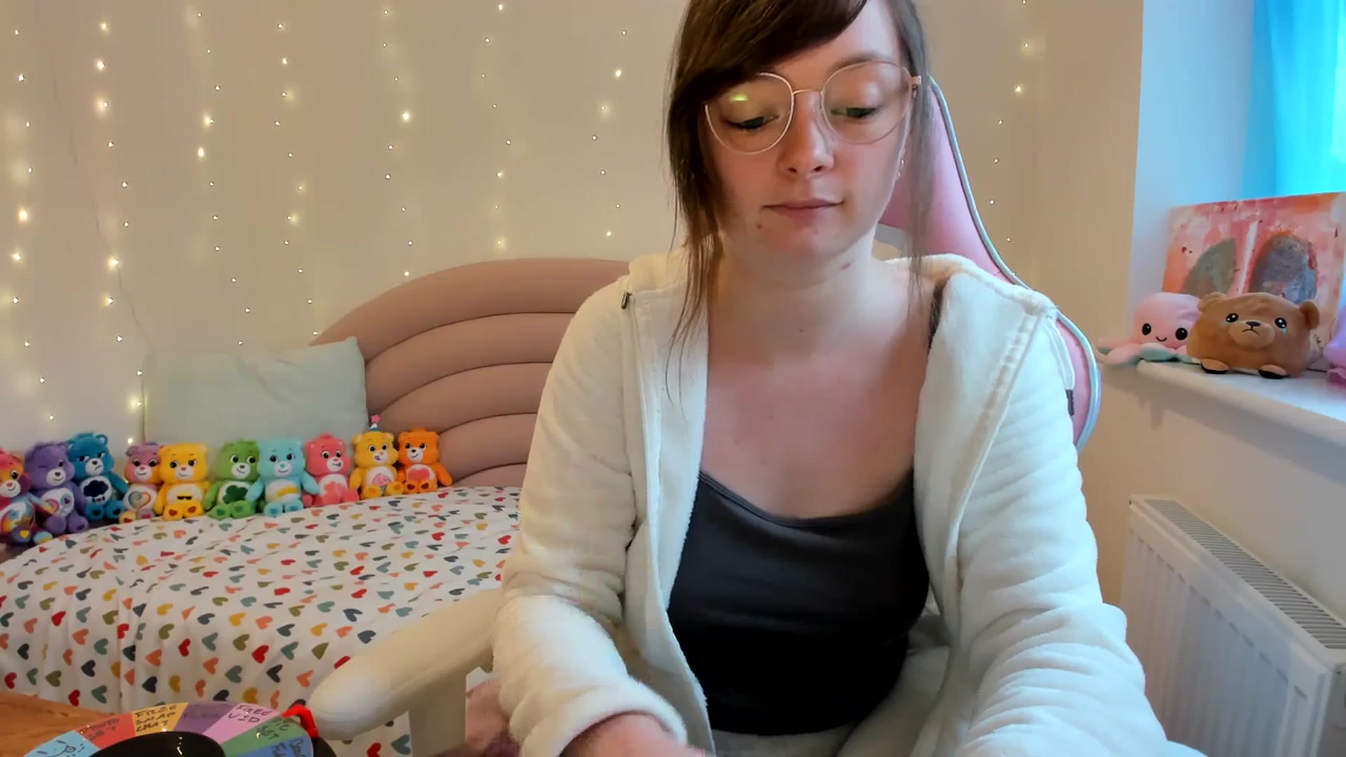 Gallery image thumbnail from JessieBear_'s myfreecams stream on, 10/24/2023, 16:12 image 13 of 20