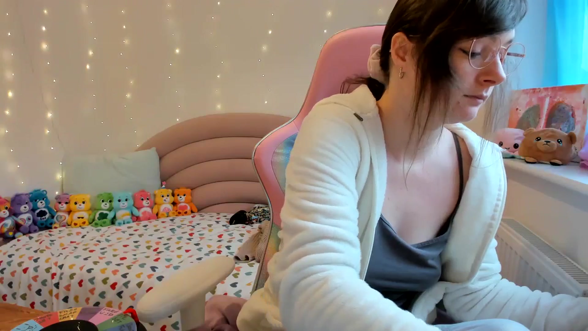 Gallery image thumbnail from JessieBear_'s myfreecams stream on, 10/24/2023, 16:12 image 12 of 20