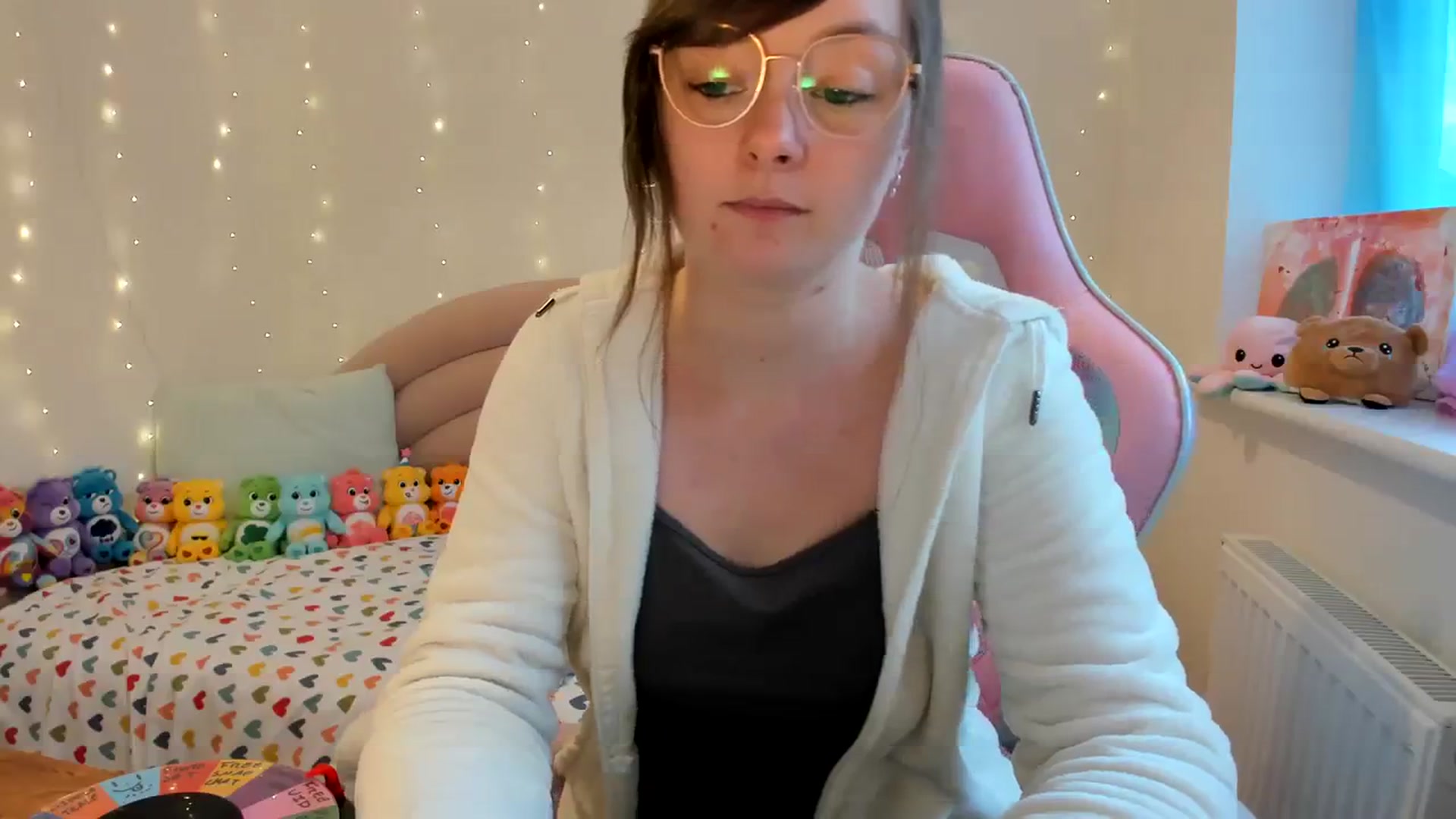 Gallery image thumbnail from JessieBear_'s myfreecams stream on, 10/24/2023, 16:12 image 16 of 20