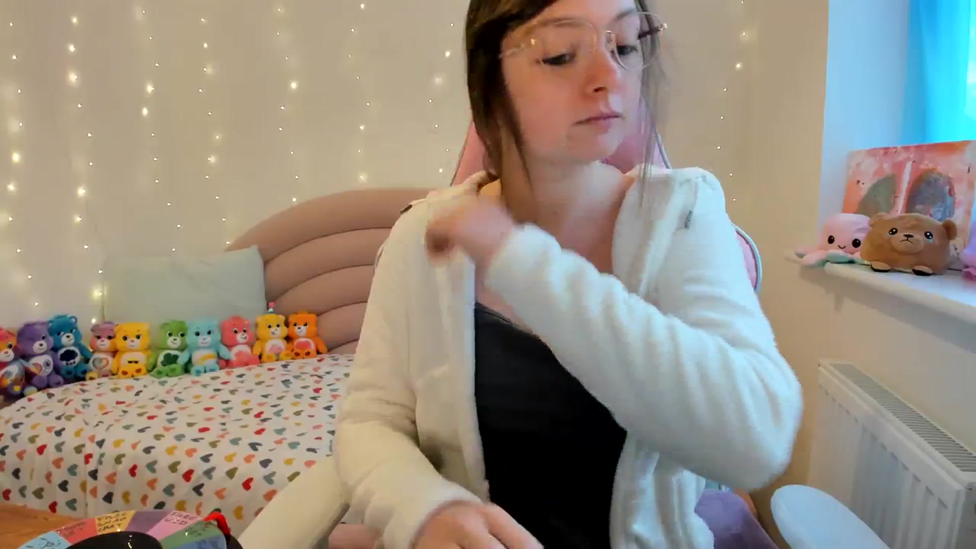 Gallery image thumbnail from JessieBear_'s myfreecams stream on, 10/24/2023, 16:12 image 15 of 20