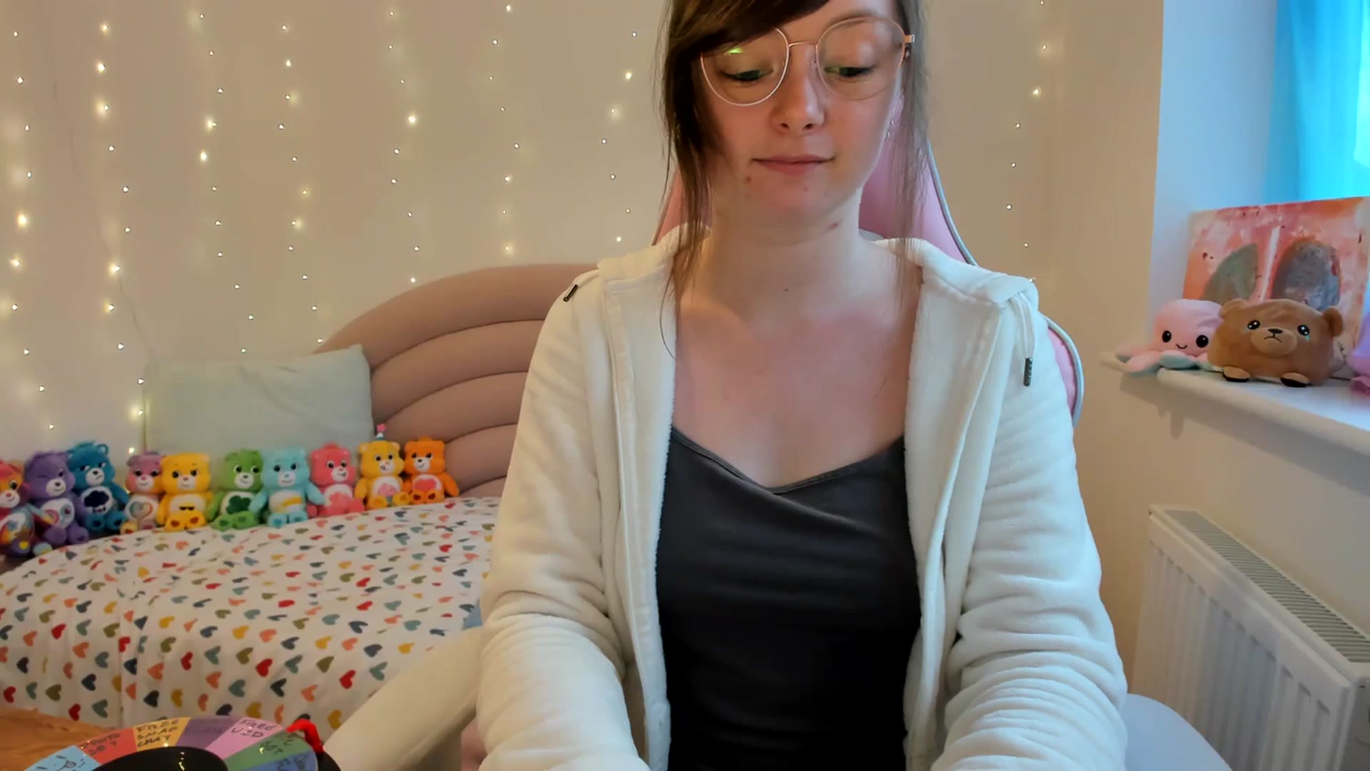 Gallery image thumbnail from JessieBear_'s myfreecams stream on, 10/24/2023, 16:12 image 14 of 20