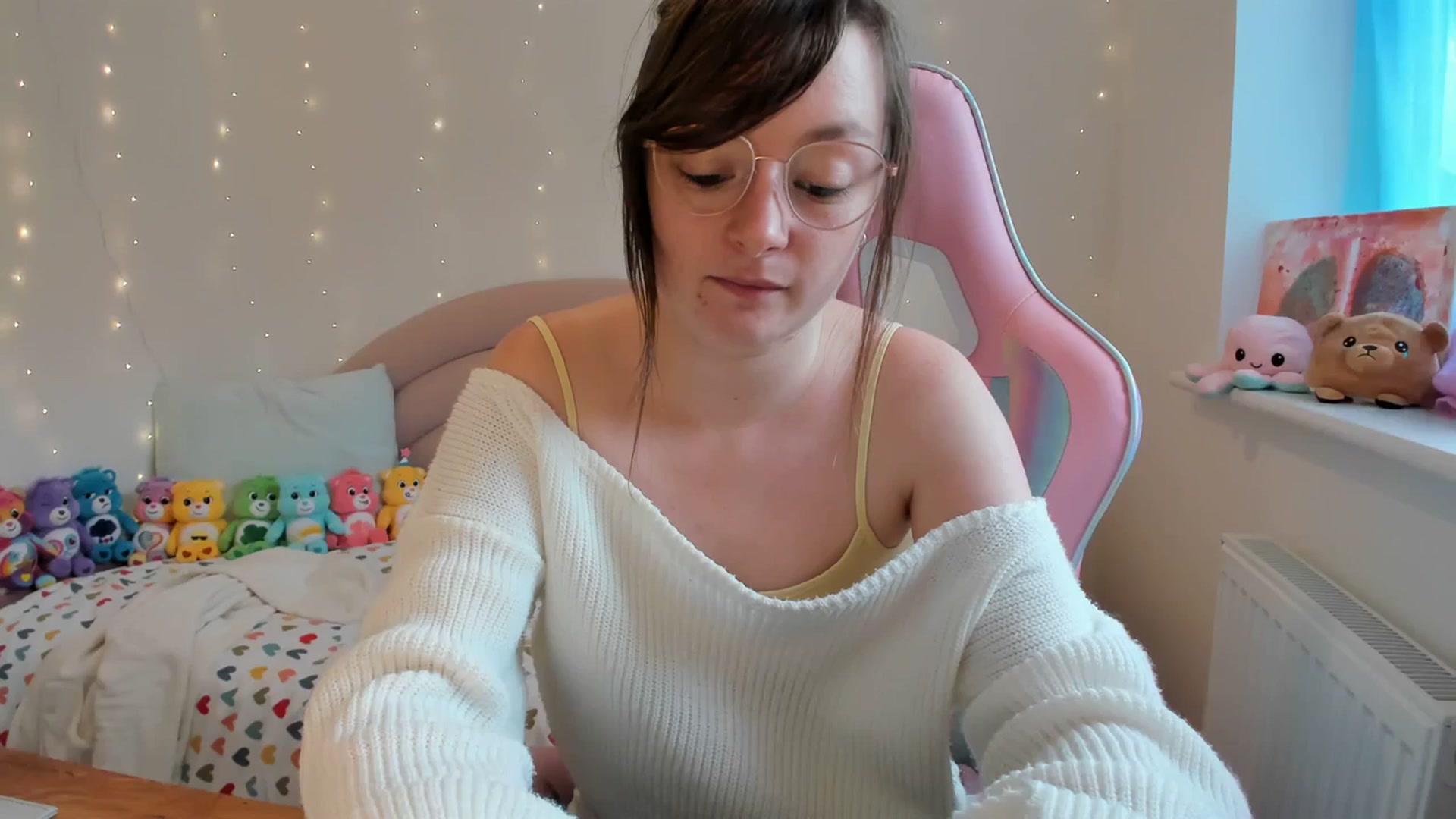 Gallery image thumbnail from JessieBear_'s myfreecams stream on, 10/26/2023, 15:04 image 18 of 20