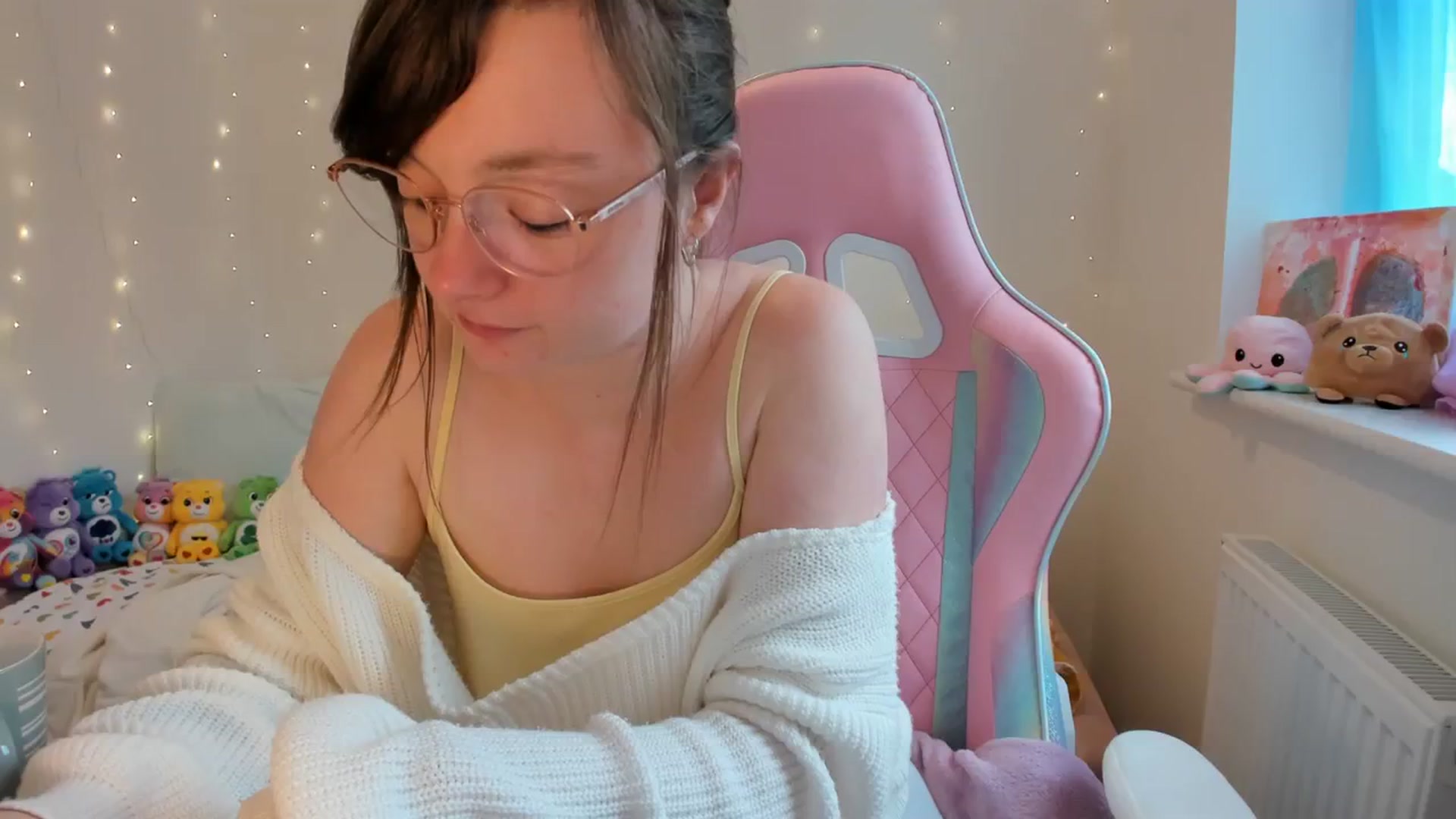 Gallery image thumbnail from JessieBear_'s myfreecams stream on, 10/26/2023, 15:04 image 10 of 20