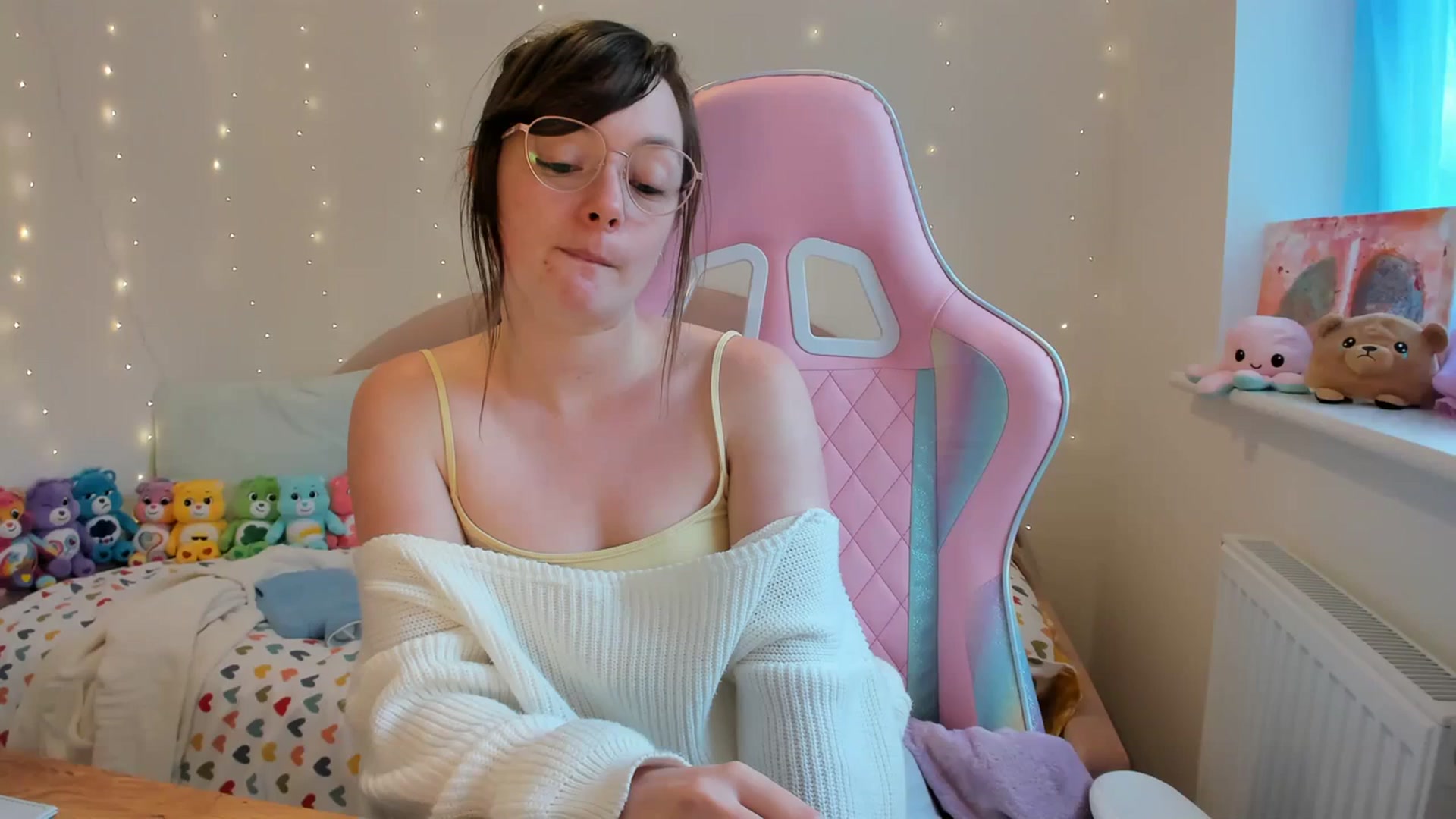 Gallery image thumbnail from JessieBear_'s myfreecams stream on, 10/26/2023, 15:36 image 4 of 20