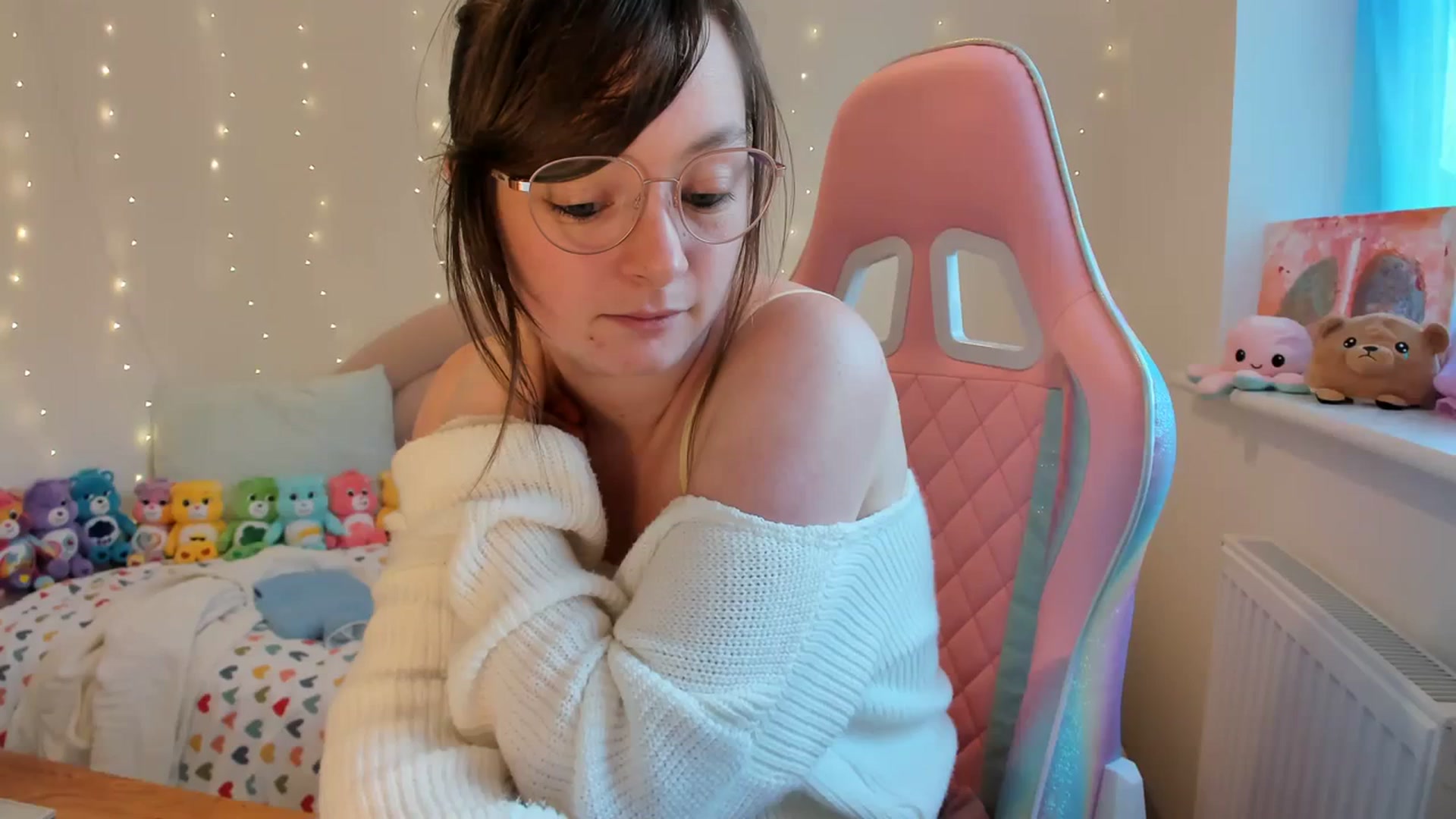 Gallery image thumbnail from JessieBear_'s myfreecams stream on, 10/26/2023, 15:36 image 14 of 20