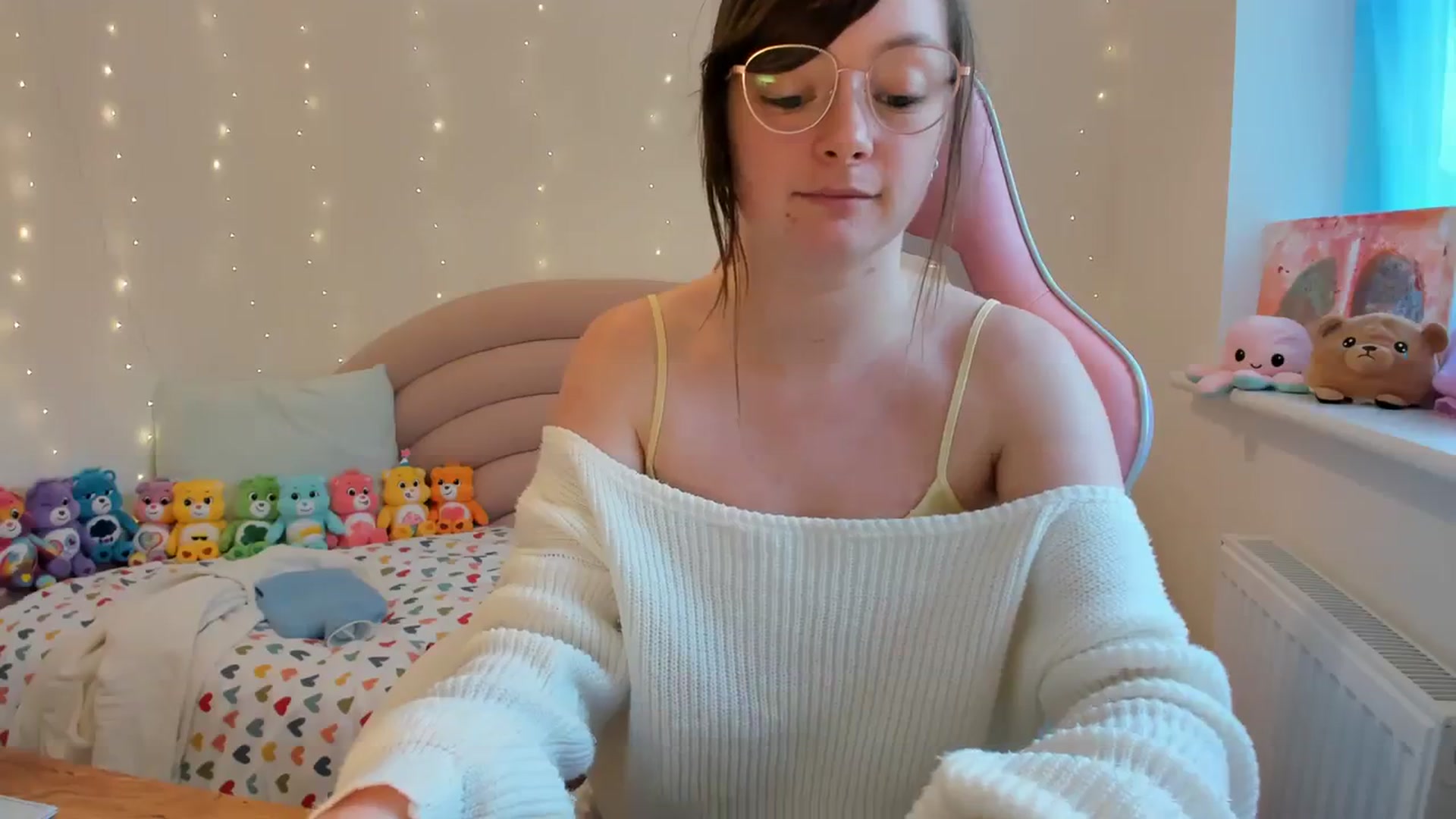 Gallery image thumbnail from JessieBear_'s myfreecams stream on, 10/26/2023, 15:36 image 13 of 20