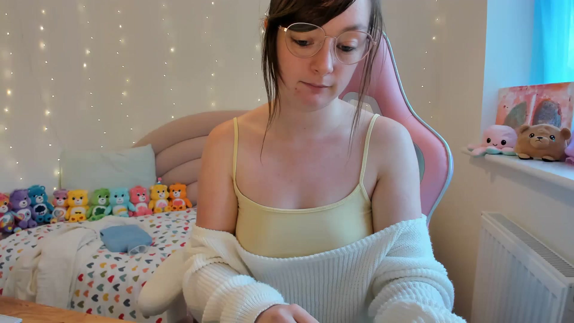 Gallery image thumbnail from JessieBear_'s myfreecams stream on, 10/26/2023, 15:36 image 12 of 20