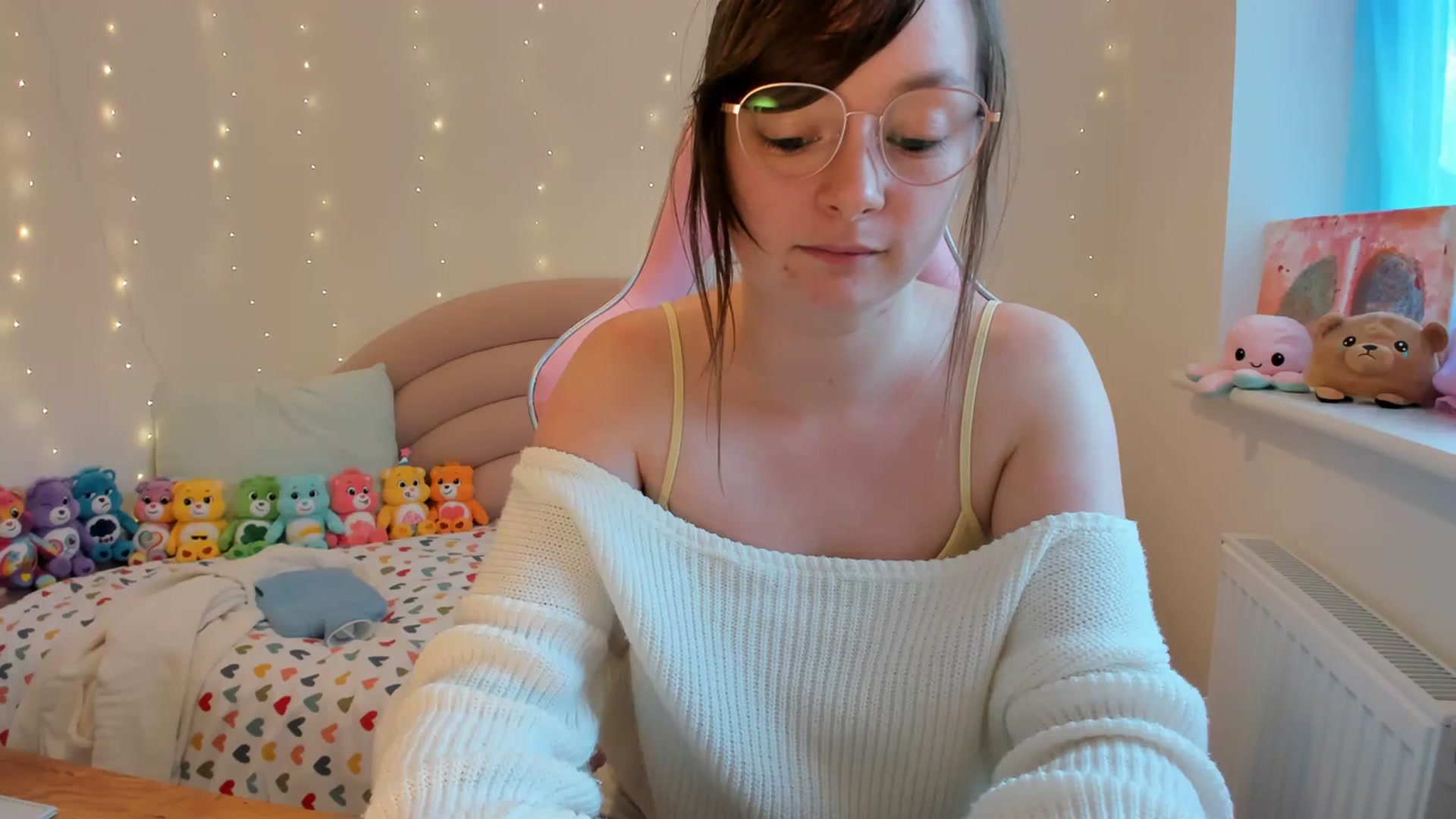 Gallery image thumbnail from JessieBear_'s myfreecams stream on, 10/26/2023, 15:36 image 18 of 20