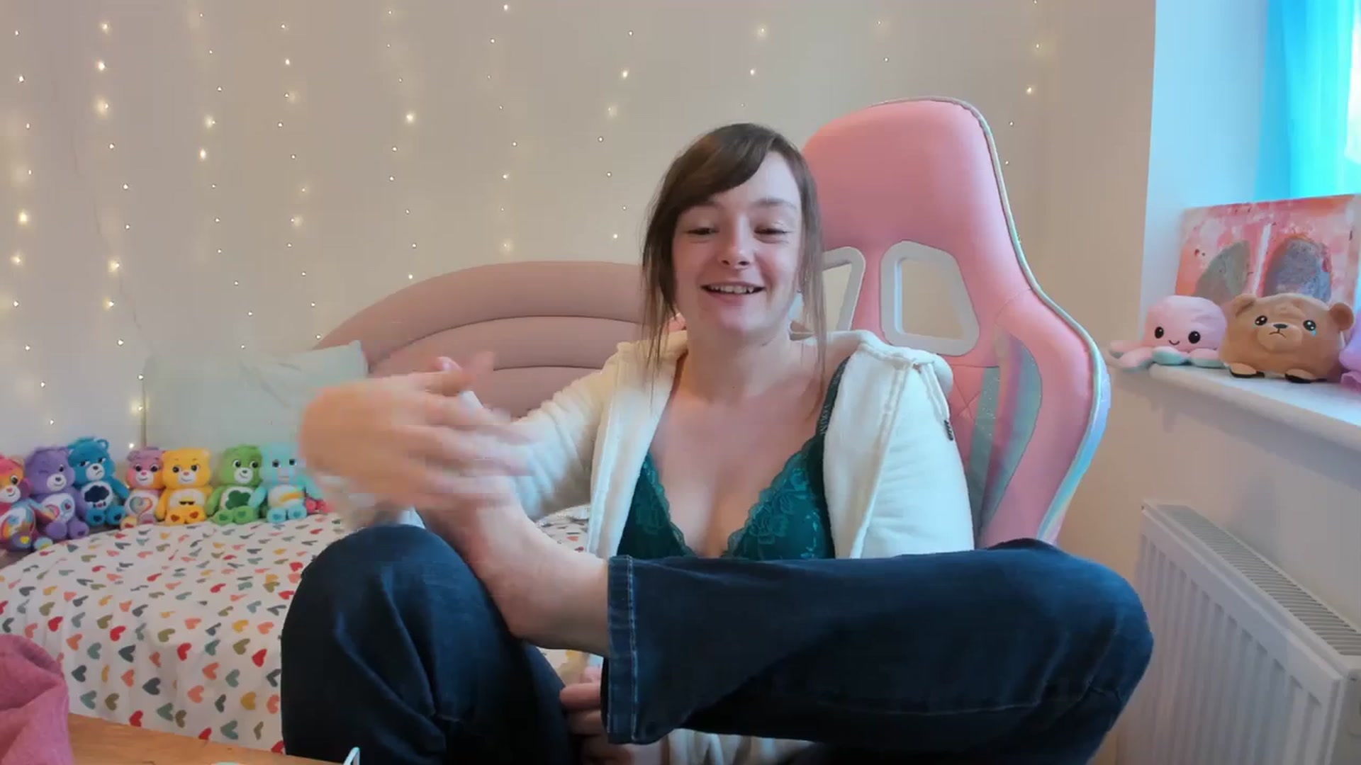 Gallery image thumbnail from JessieBear_'s myfreecams stream on, 10/27/2023, 15:09 image 13 of 20