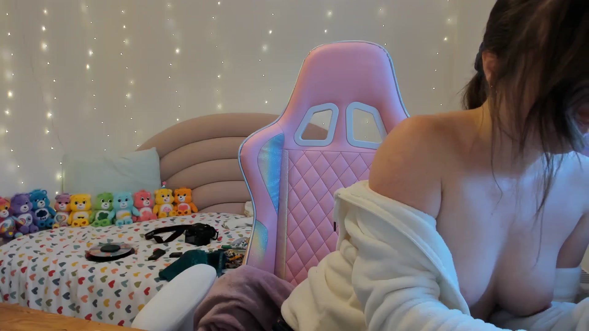 Gallery image thumbnail from JessieBear_'s myfreecams stream on, 10/27/2023, 17:07 image 6 of 20