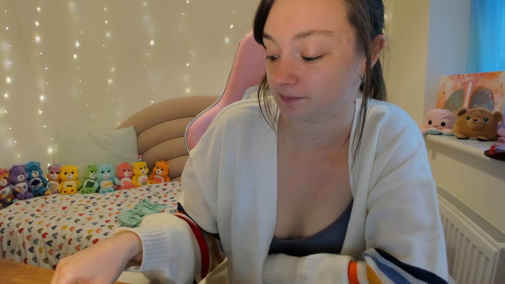 Gallery image thumbnail from JessieBear_'s myfreecams stream on, 11/02/2023, 15:29 image 17 of 20