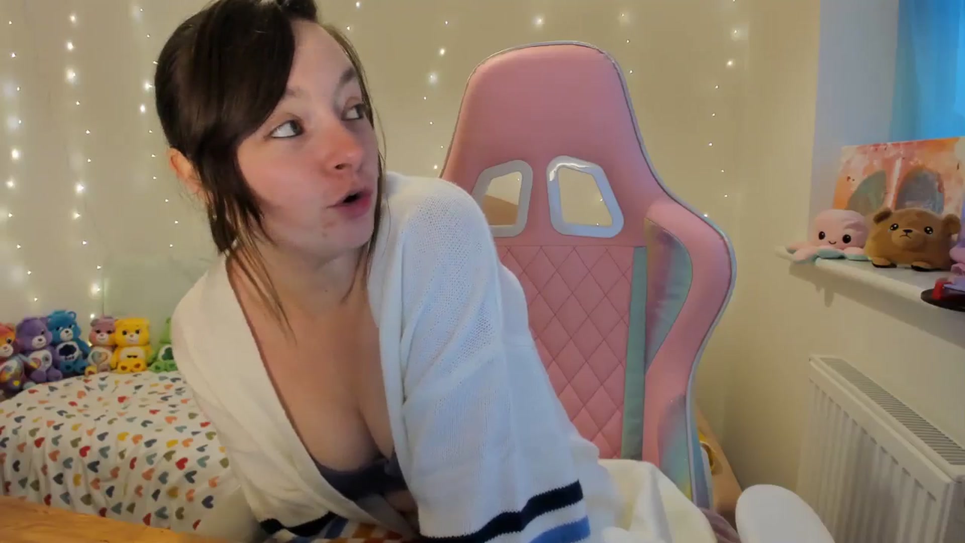 Gallery image thumbnail from JessieBear_'s myfreecams stream on, 11/02/2023, 17:16 image 3 of 20