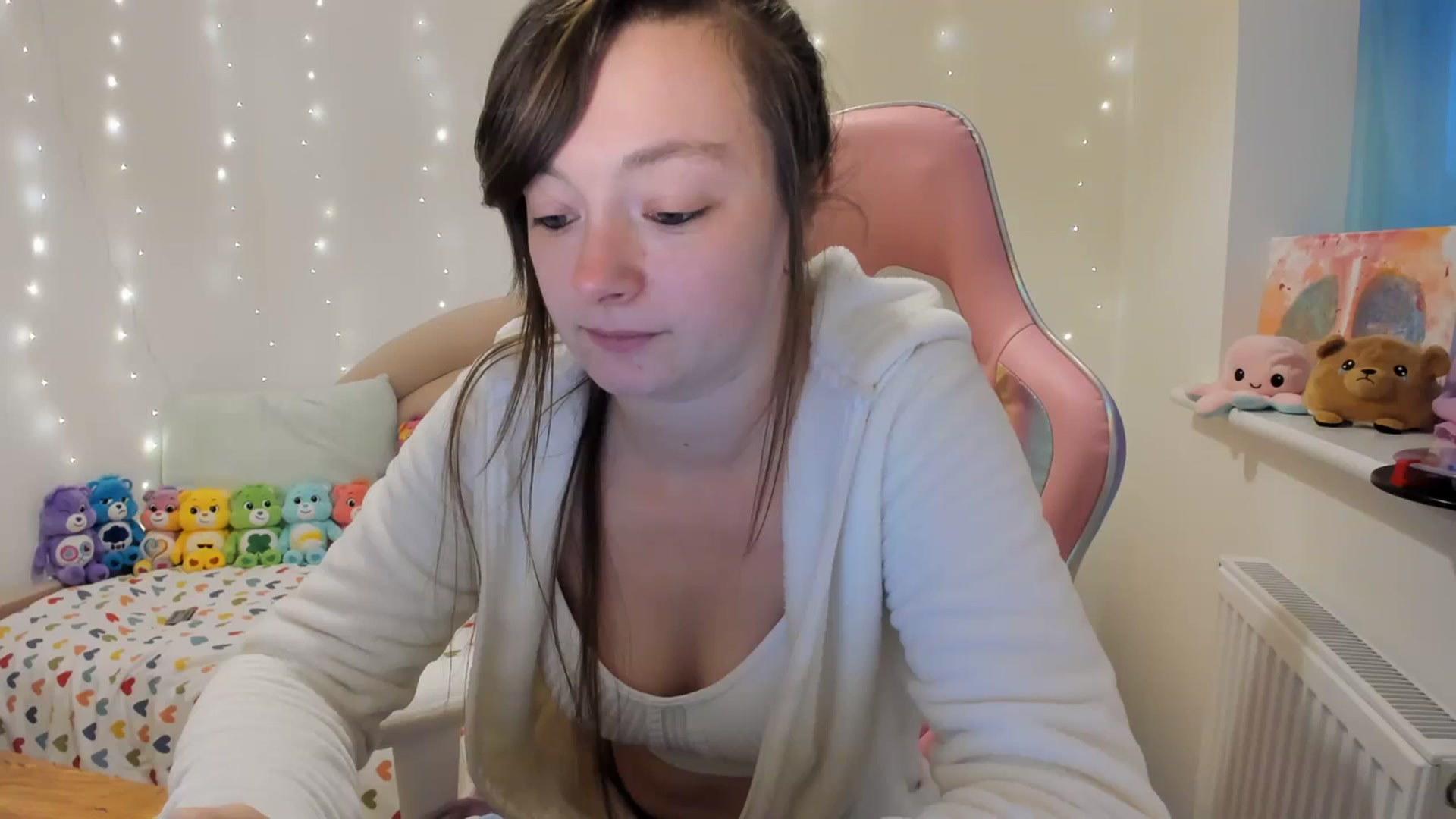Gallery image thumbnail from JessieBear_'s myfreecams stream on, 11/06/2023, 16:56 image 13 of 20