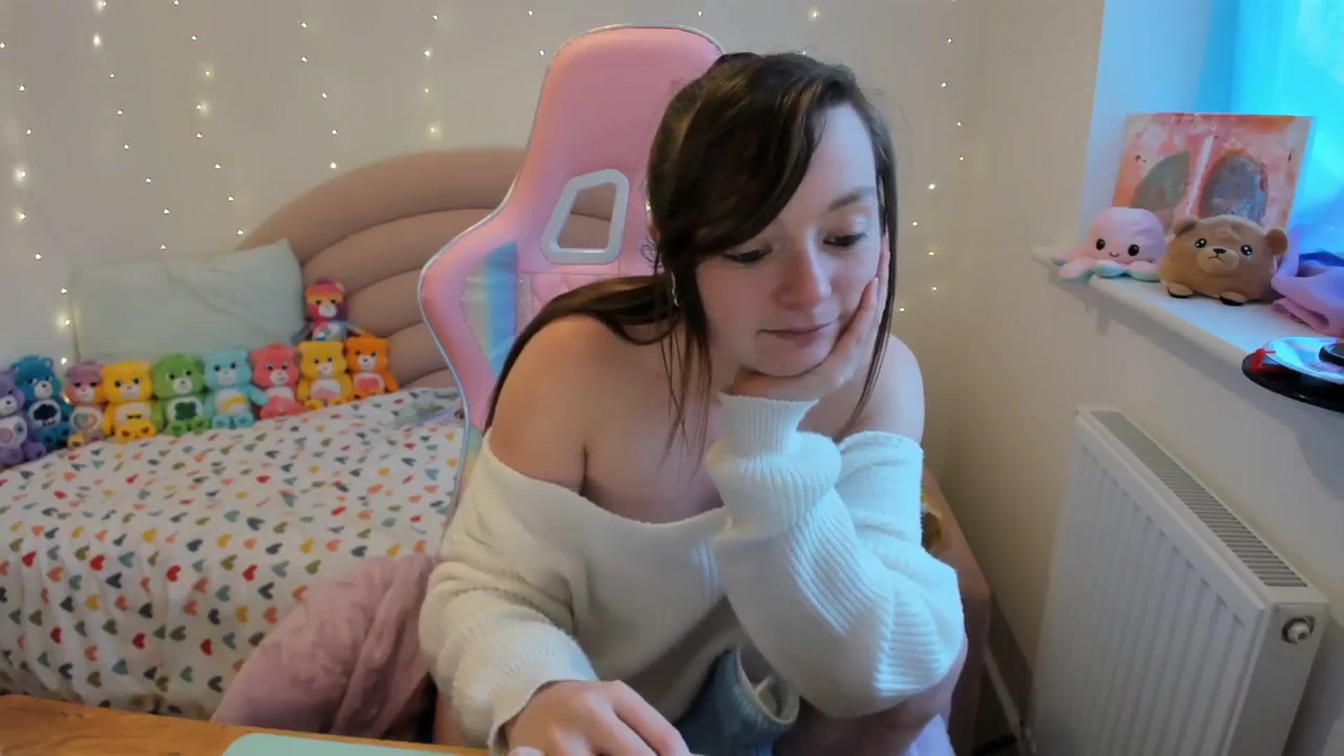 Gallery image thumbnail from JessieBear_'s myfreecams stream on, 11/07/2023, 15:40 image 15 of 20