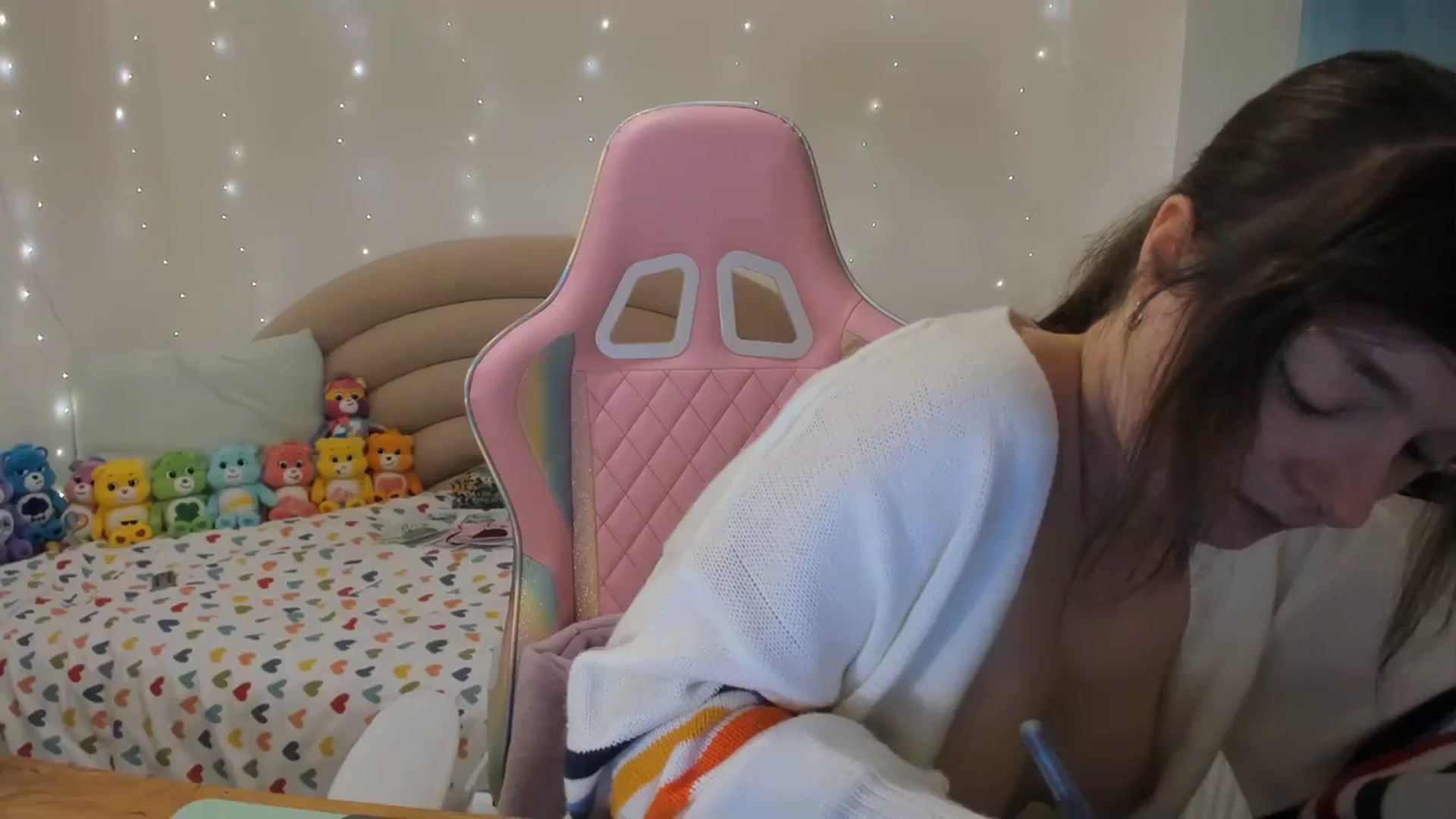 Gallery image thumbnail from JessieBear_'s myfreecams stream on, 11/16/2023, 18:04 image 6 of 20