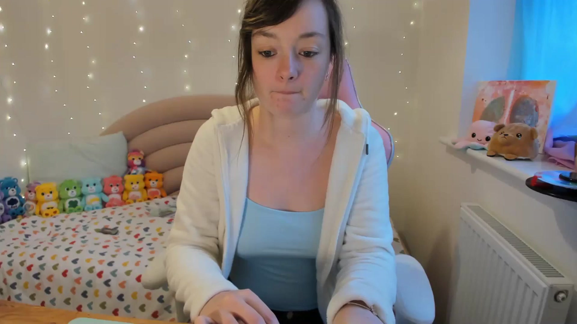 Gallery image thumbnail from JessieBear_'s myfreecams stream on, 11/17/2023, 15:24 image 17 of 20