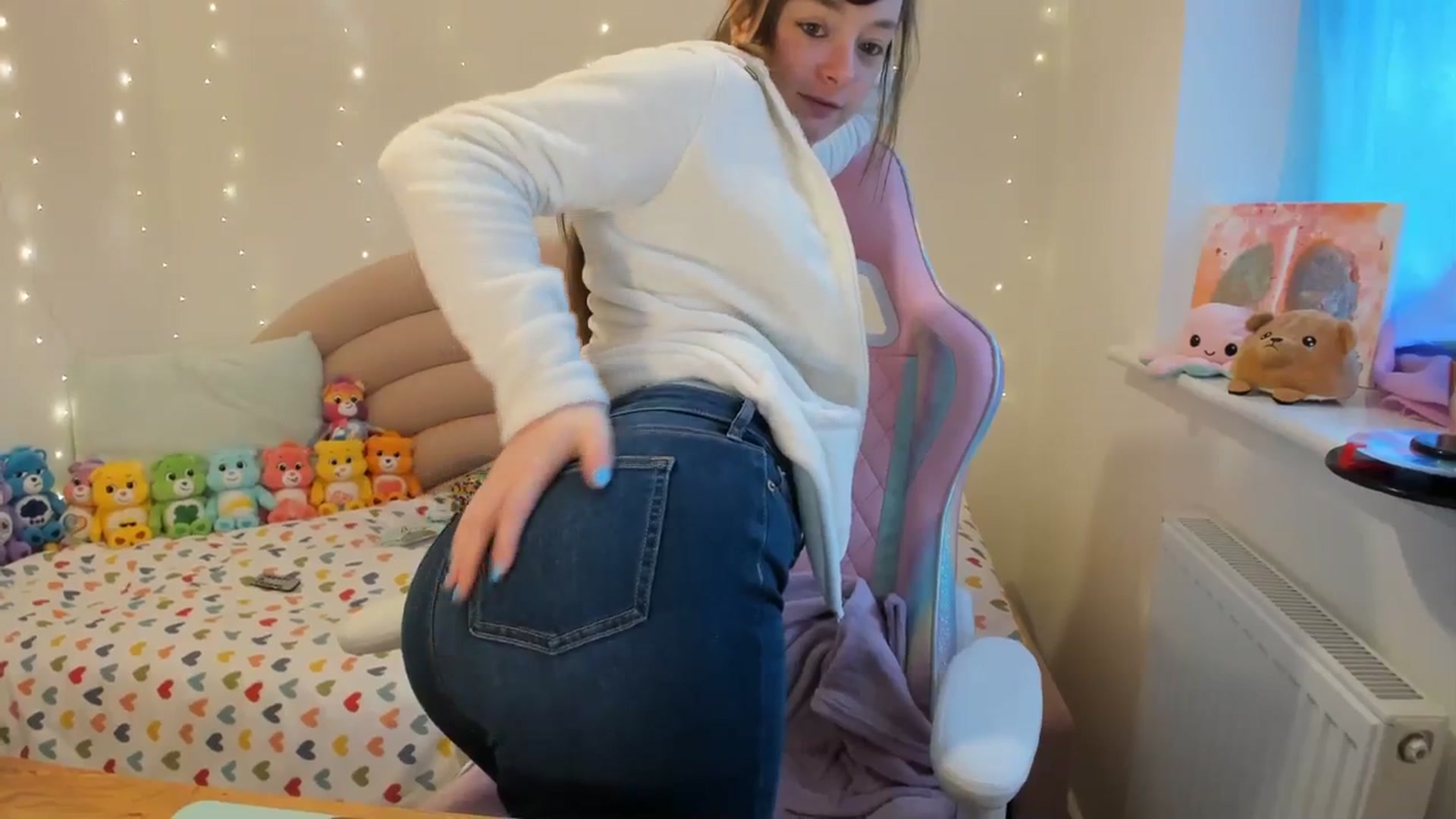 Gallery image thumbnail from JessieBear_'s myfreecams stream on, 11/17/2023, 15:24 image 9 of 20