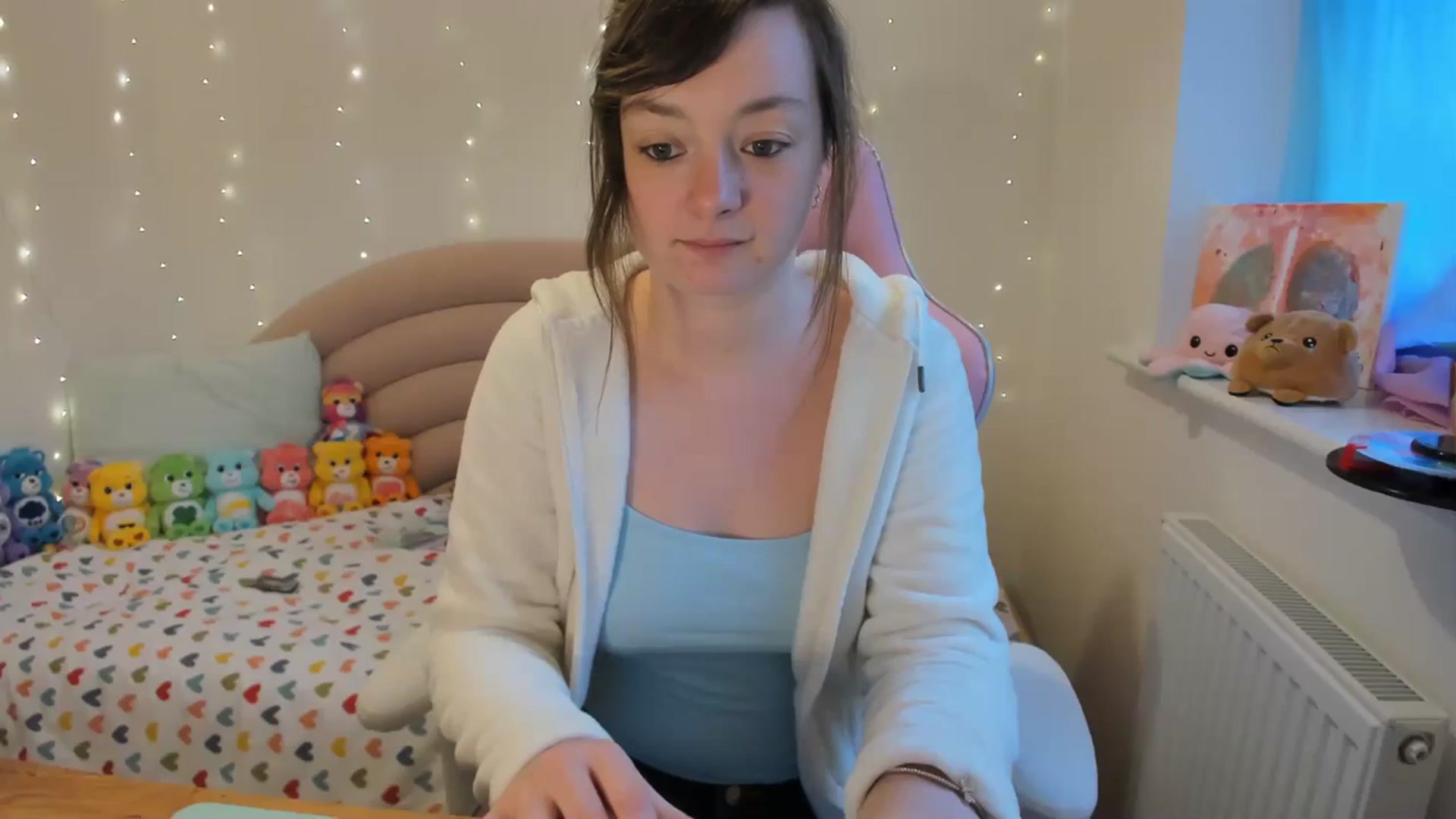 Gallery image thumbnail from JessieBear_'s myfreecams stream on, 11/17/2023, 15:24 image 18 of 20