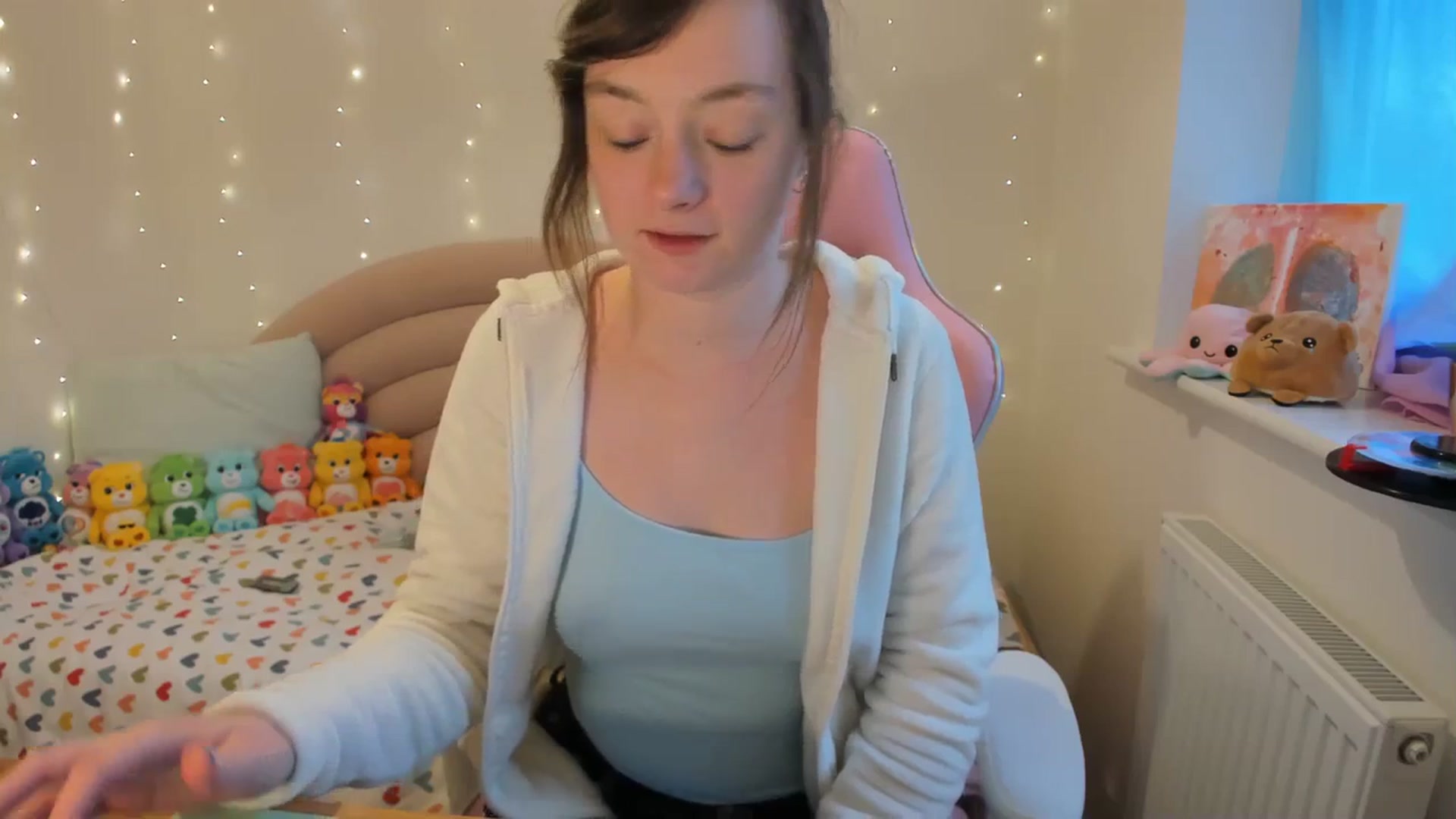 Gallery image thumbnail from JessieBear_'s myfreecams stream on, 11/17/2023, 15:24 image 10 of 20