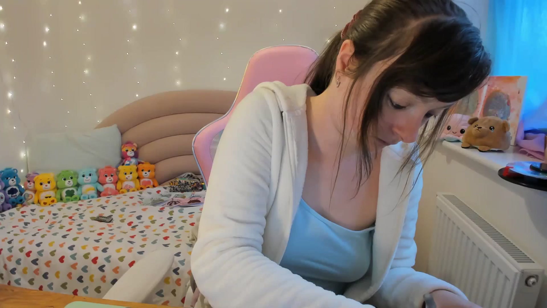 Gallery image thumbnail from JessieBear_'s myfreecams stream on, 11/17/2023, 15:24 image 5 of 20