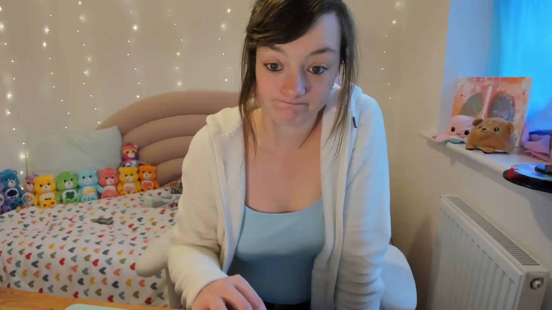 Gallery image thumbnail from JessieBear_'s myfreecams stream on, 11/17/2023, 15:24 image 16 of 20