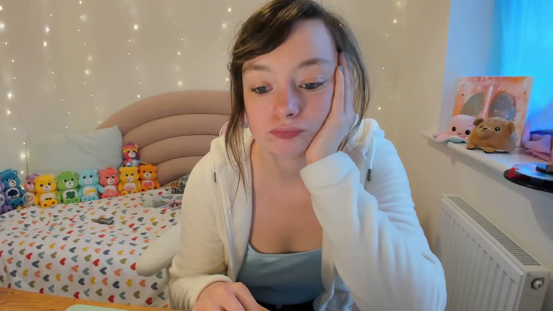 Gallery image thumbnail from JessieBear_'s myfreecams stream on, 11/17/2023, 15:24 image 15 of 20