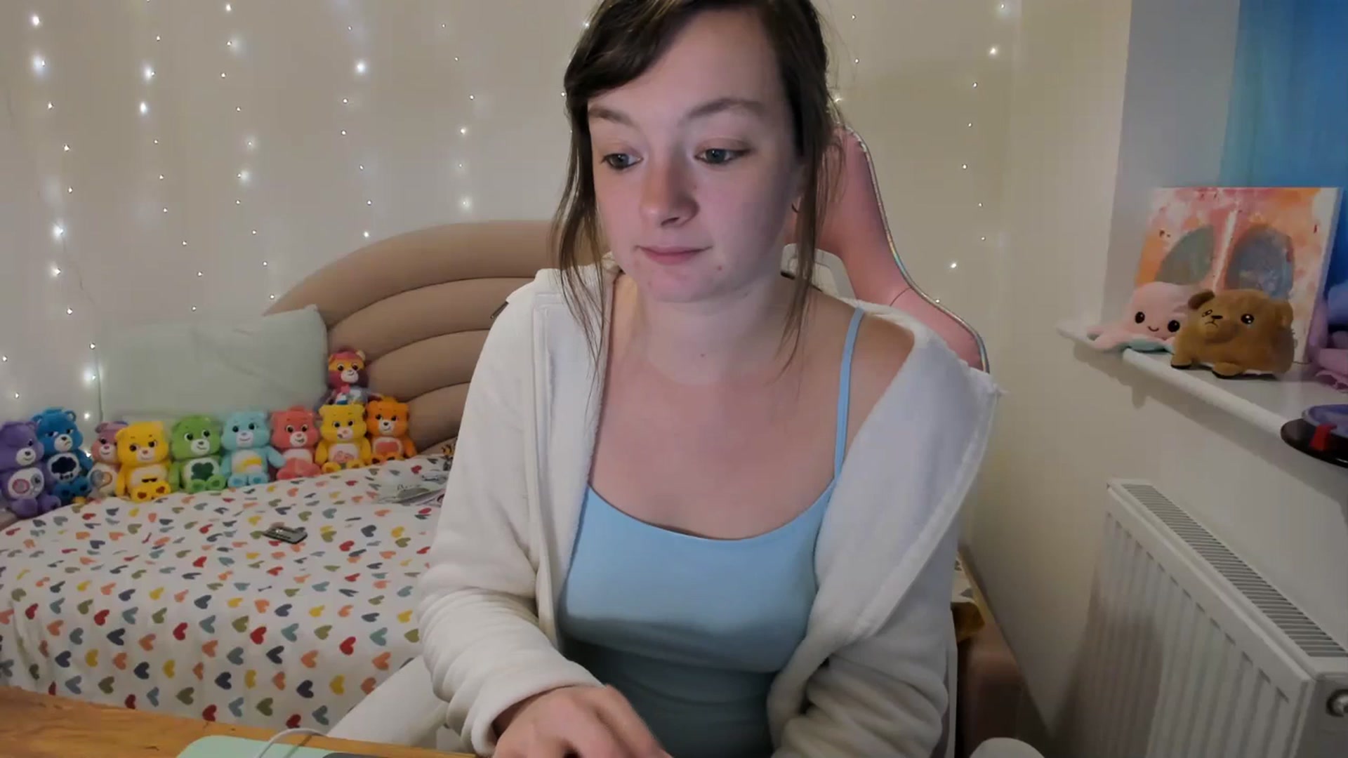 Gallery image thumbnail from JessieBear_'s myfreecams stream on, 11/17/2023, 17:42 image 9 of 20