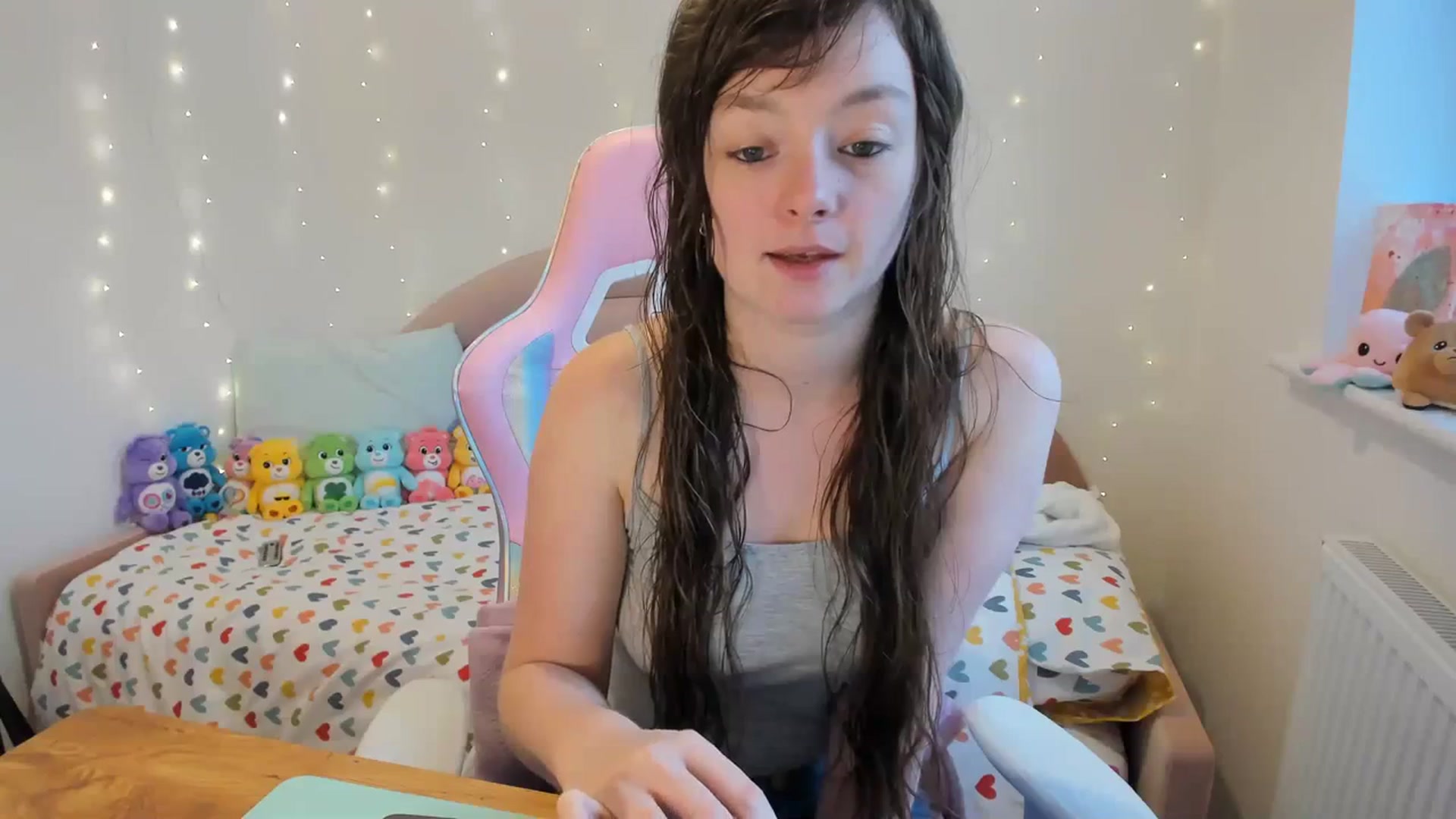 Gallery image thumbnail from JessieBear_'s myfreecams stream on, 11/19/2023, 13:07 image 8 of 20