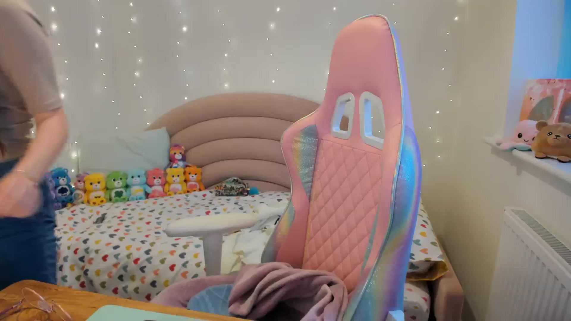 Gallery image thumbnail from JessieBear_'s myfreecams stream on, 11/20/2023, 15:05 image 17 of 20